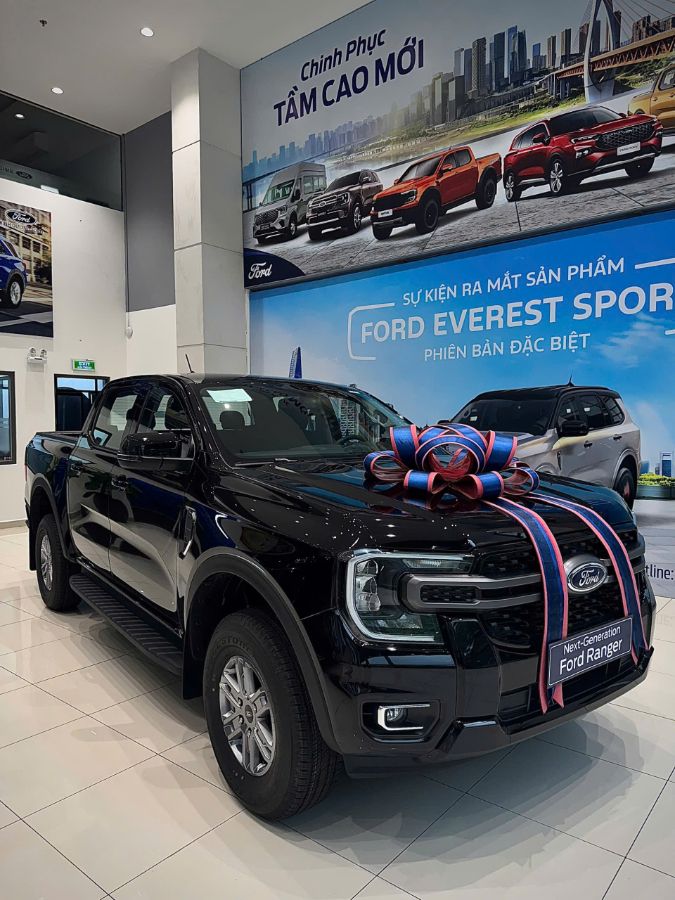 Hình ảnh xe Ford Ranger XLS AT 4x2 2025 Màu Đen