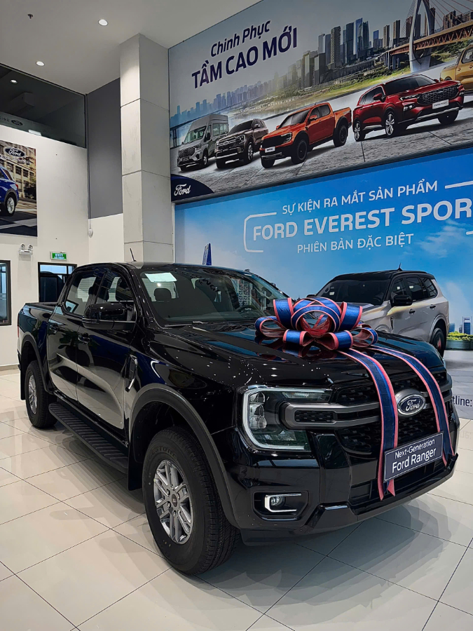 Hình ảnh xe Ford Ranger XLS AT 4x2 2025 Màu Đen