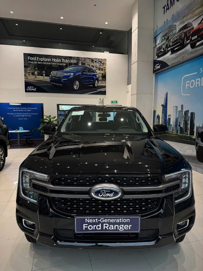 Hình ảnh xe Ford Ranger XLS AT 4x2 2025 Màu Đen