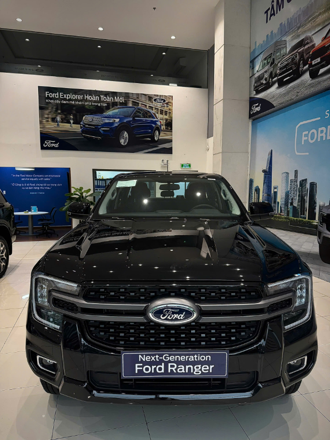 Hình ảnh xe Ford Ranger XLS AT 4x2 2025 Màu Đen