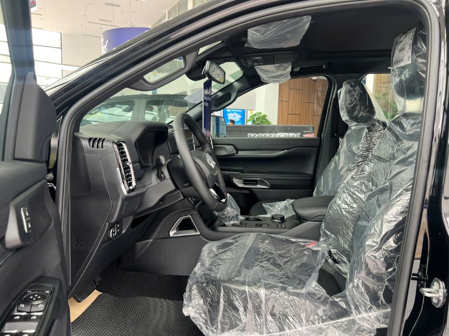 Hình ảnh xe FORD EVEREST 2.0L ST5 6AT 2WD TITANIUM ĐEN