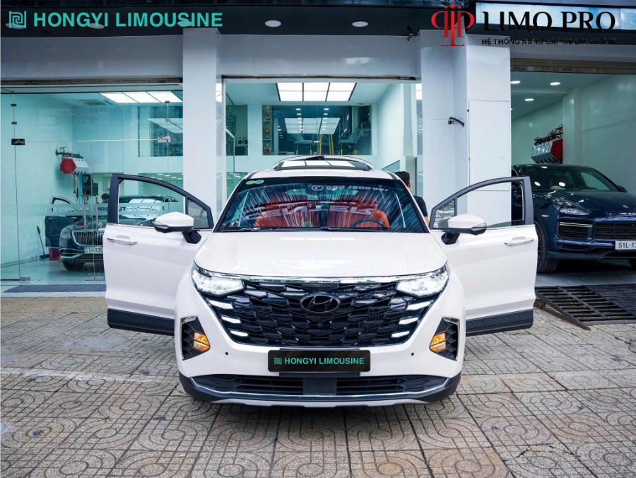 Hình ảnh xe VẪN LÀ CUSTIN, NHƯNG KHOANG SAU GIỜ ĐÂY LÀ LIMOUSINE CHÍNH HIỆU!