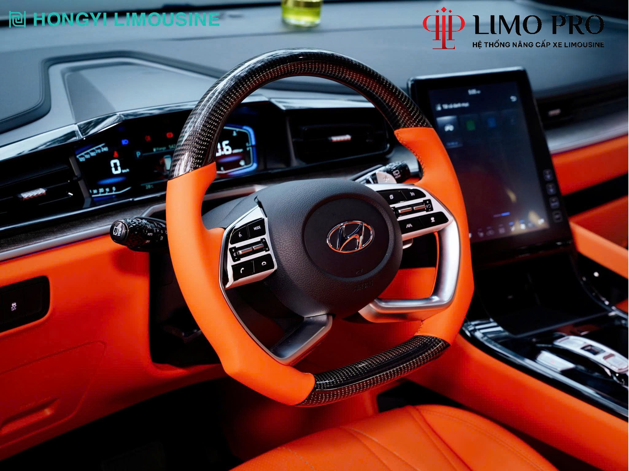 Hình ảnh xe VẪN LÀ CUSTIN, NHƯNG KHOANG SAU GIỜ ĐÂY LÀ LIMOUSINE CHÍNH HIỆU!