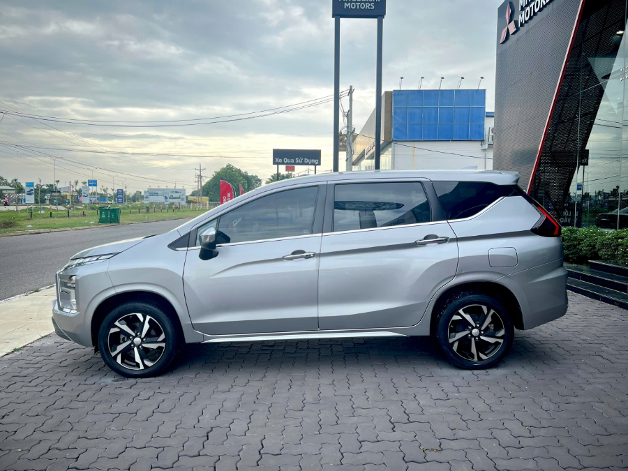 Hình ảnh xe Xpander Premium Xám Bạc 2024
