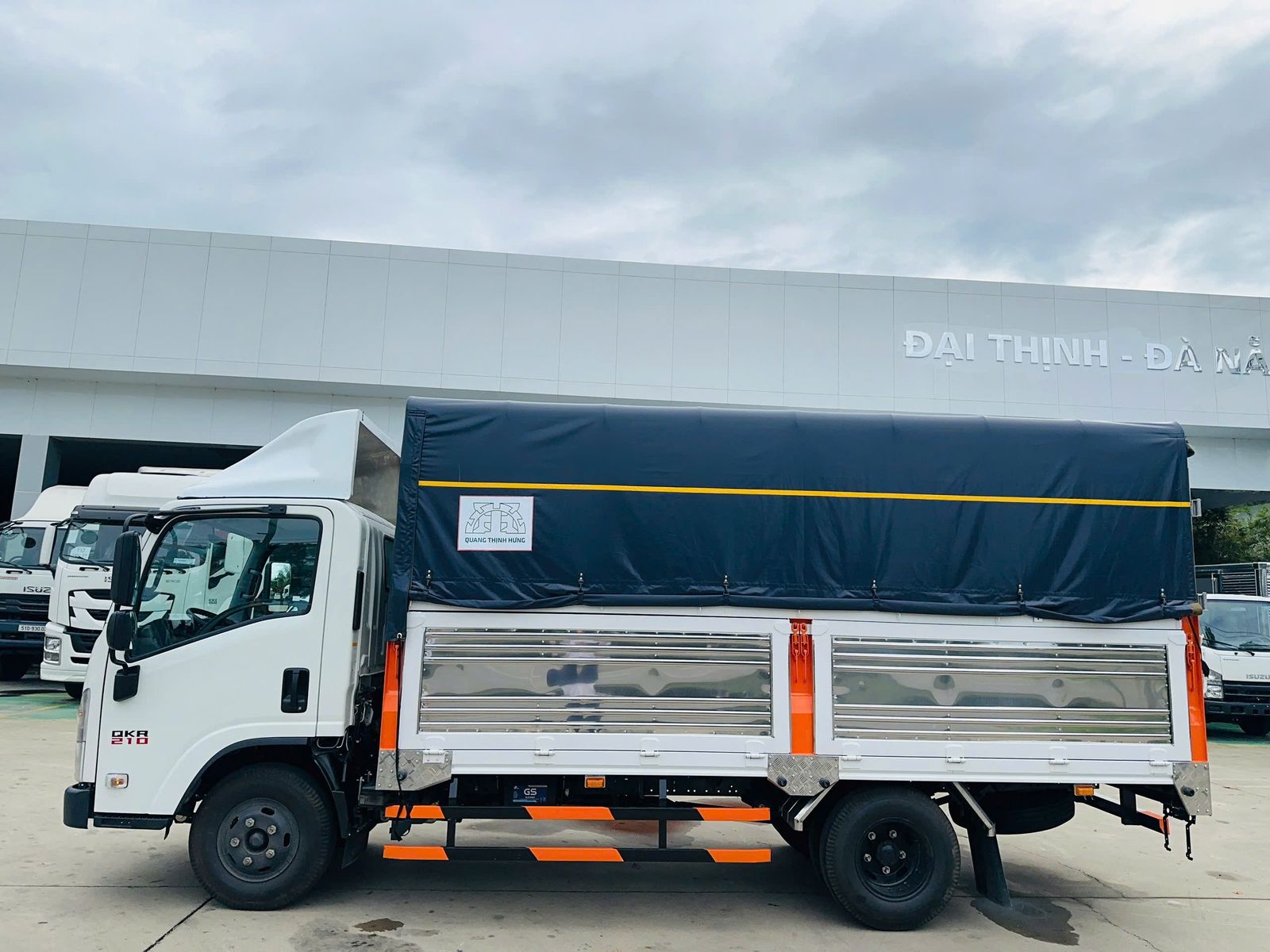 Hình ảnh xe ISUZU QKR210 XE TẢI NHẸ - MẠNH MẼ VƯỢT TRỘI