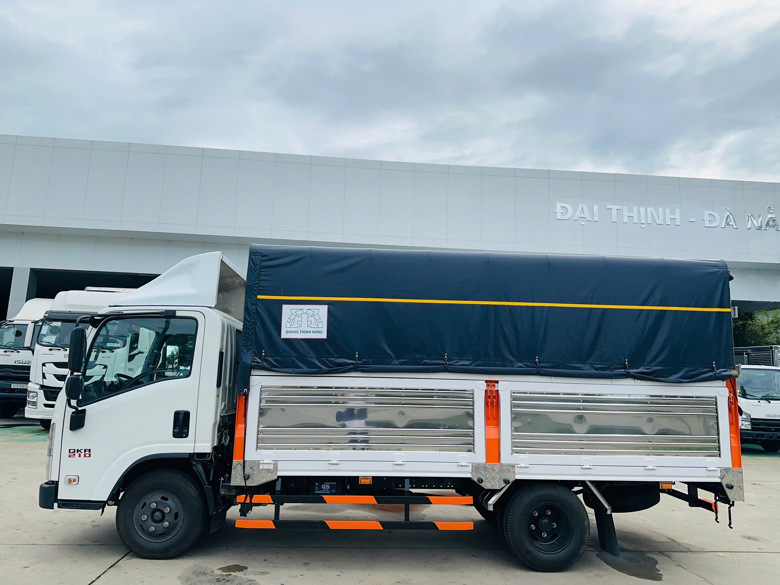 Hình ảnh xe ISUZU QKR210 XE TẢI NHẸ - MẠNH MẼ VƯỢT TRỘI