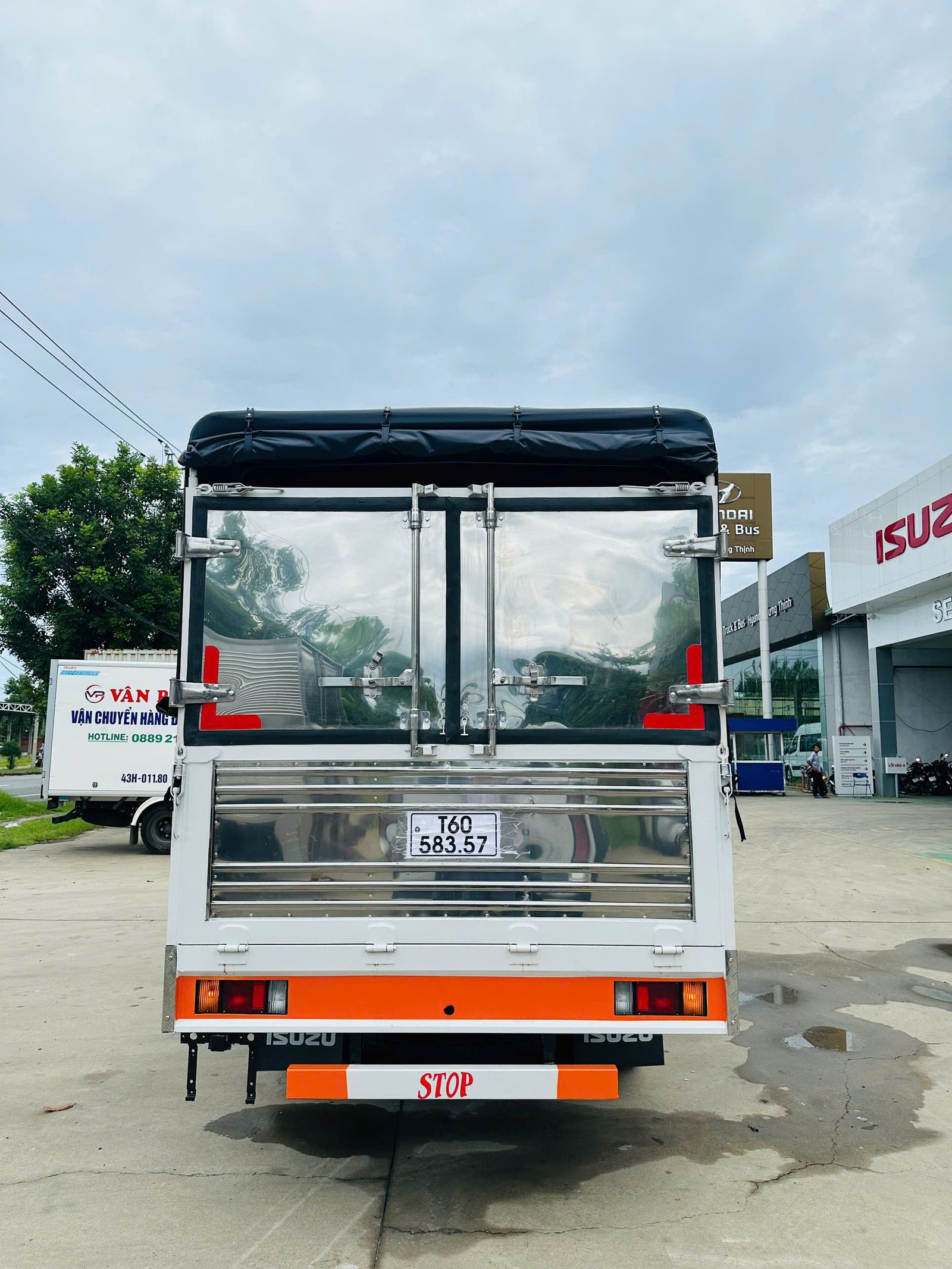 Hình ảnh xe ISUZU QKR210 XE TẢI NHẸ - MẠNH MẼ VƯỢT TRỘI