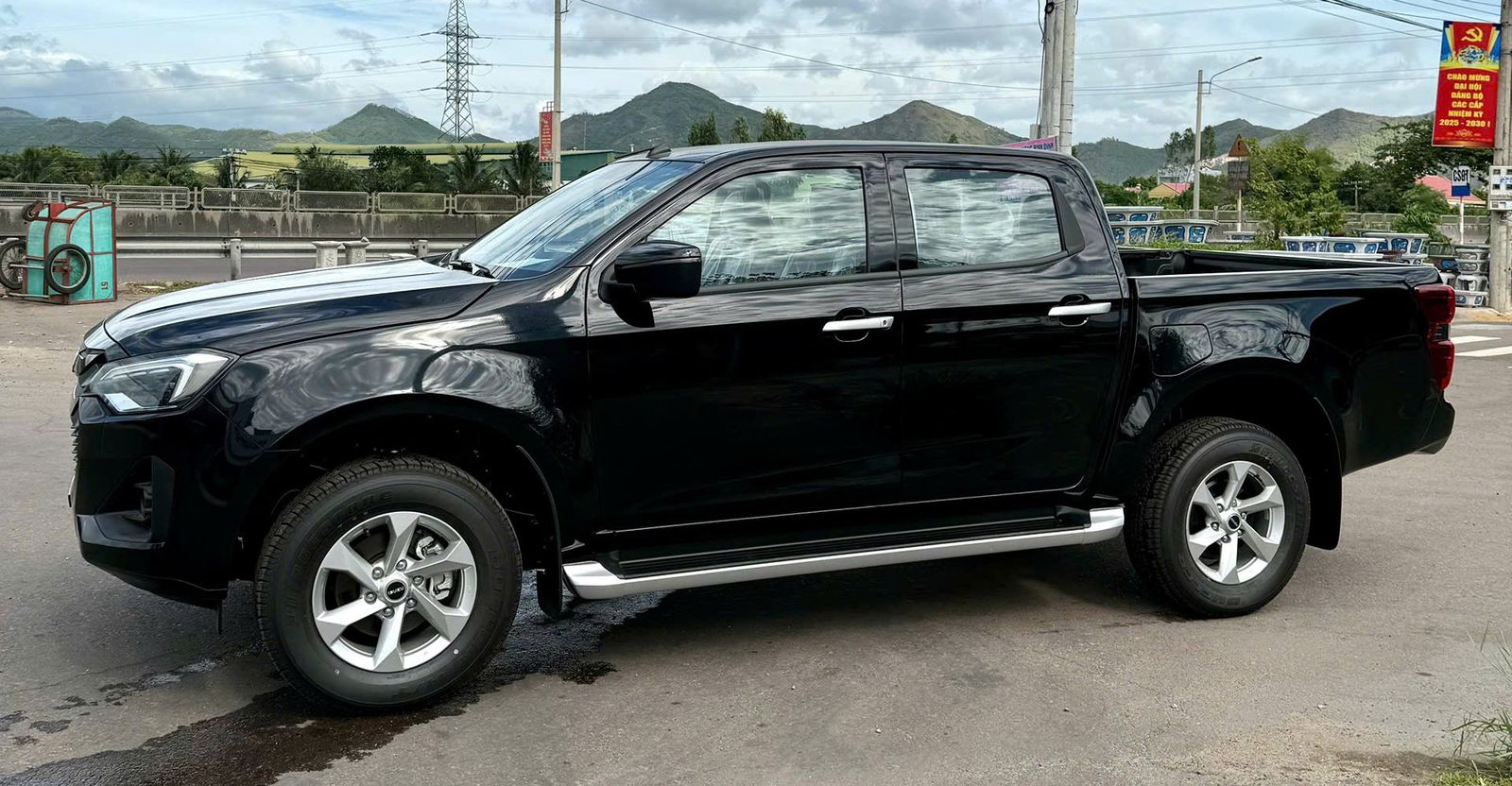 Hình ảnh xe BÁN TẢI ISUZU D-MAX PRESTIGE AT 4X2