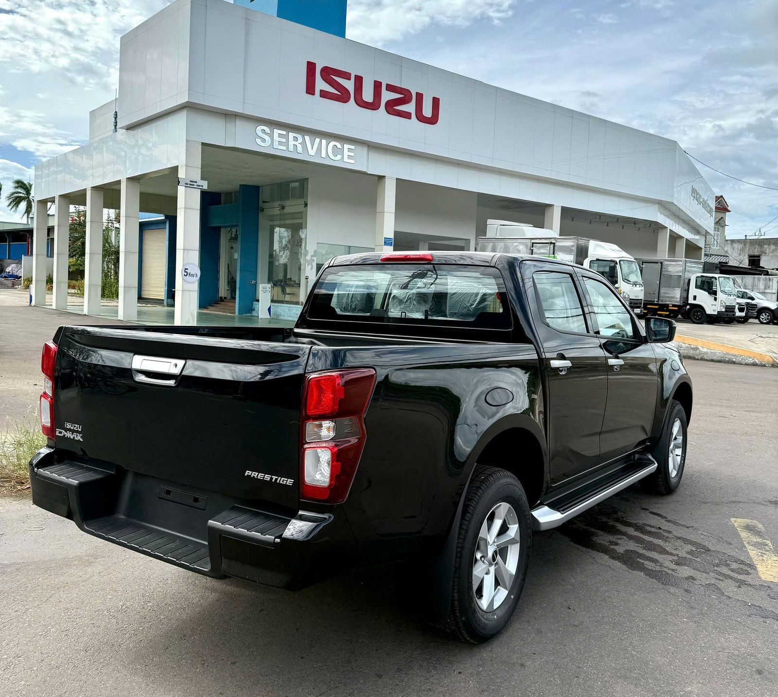 Hình ảnh xe BÁN TẢI ISUZU D-MAX PRESTIGE AT 4X2