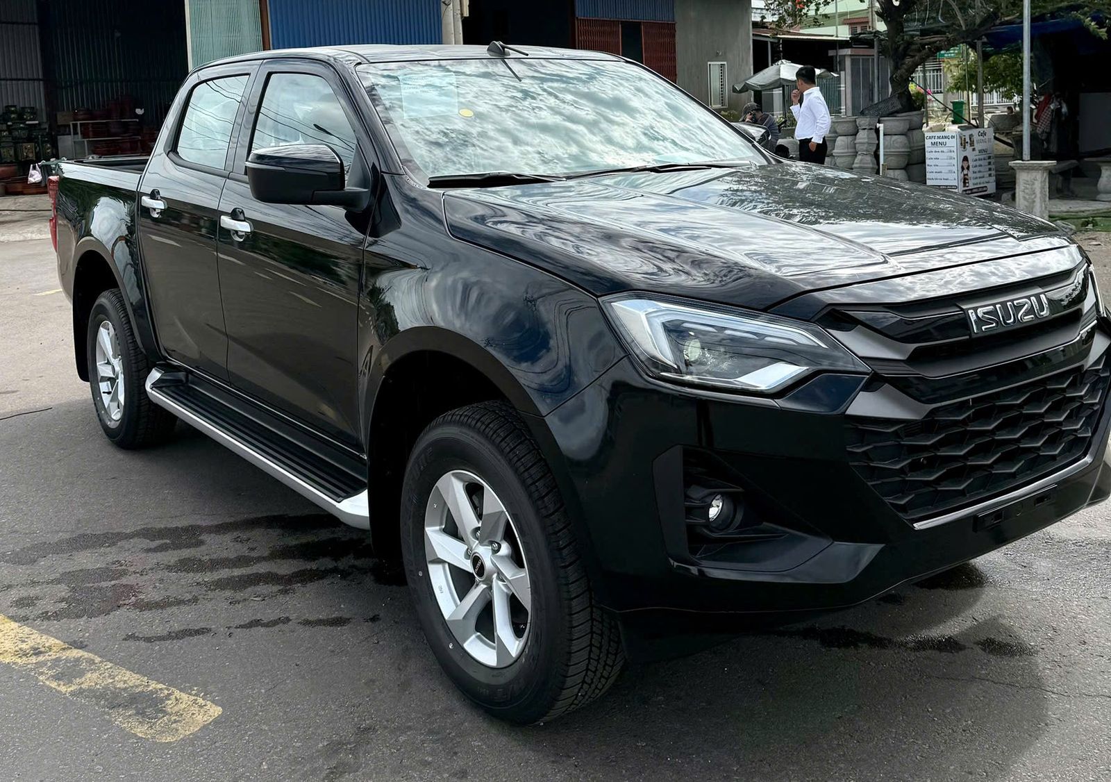 Hình ảnh xe BÁN TẢI ISUZU D-MAX PRESTIGE AT 4X2