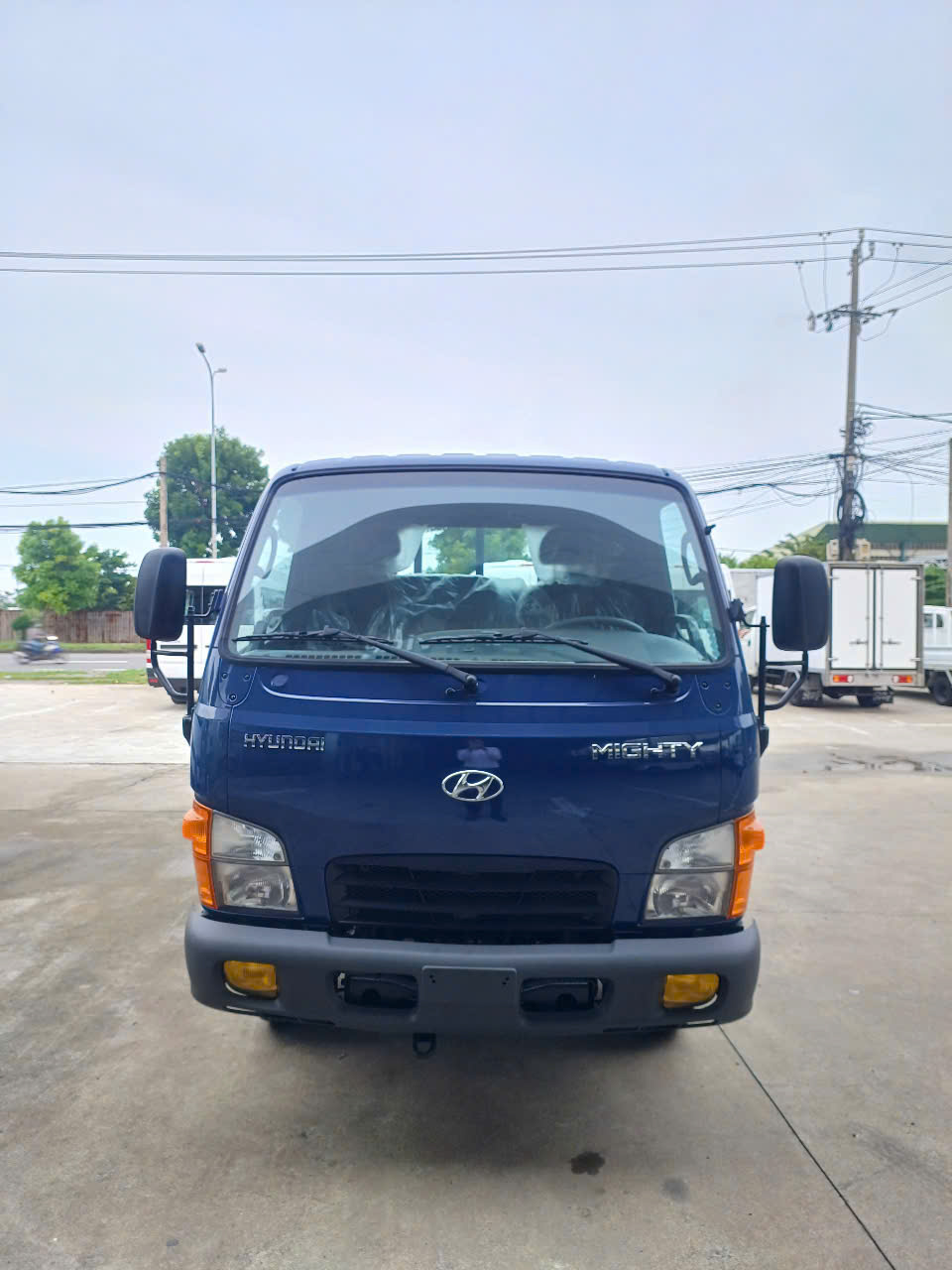 Hình ảnh xe HYUNDAI MIGHTY N250SL THÙNG LỬNG TẢI TRỌNG 2.5 TẤN THÙNG DÀI 4.5M