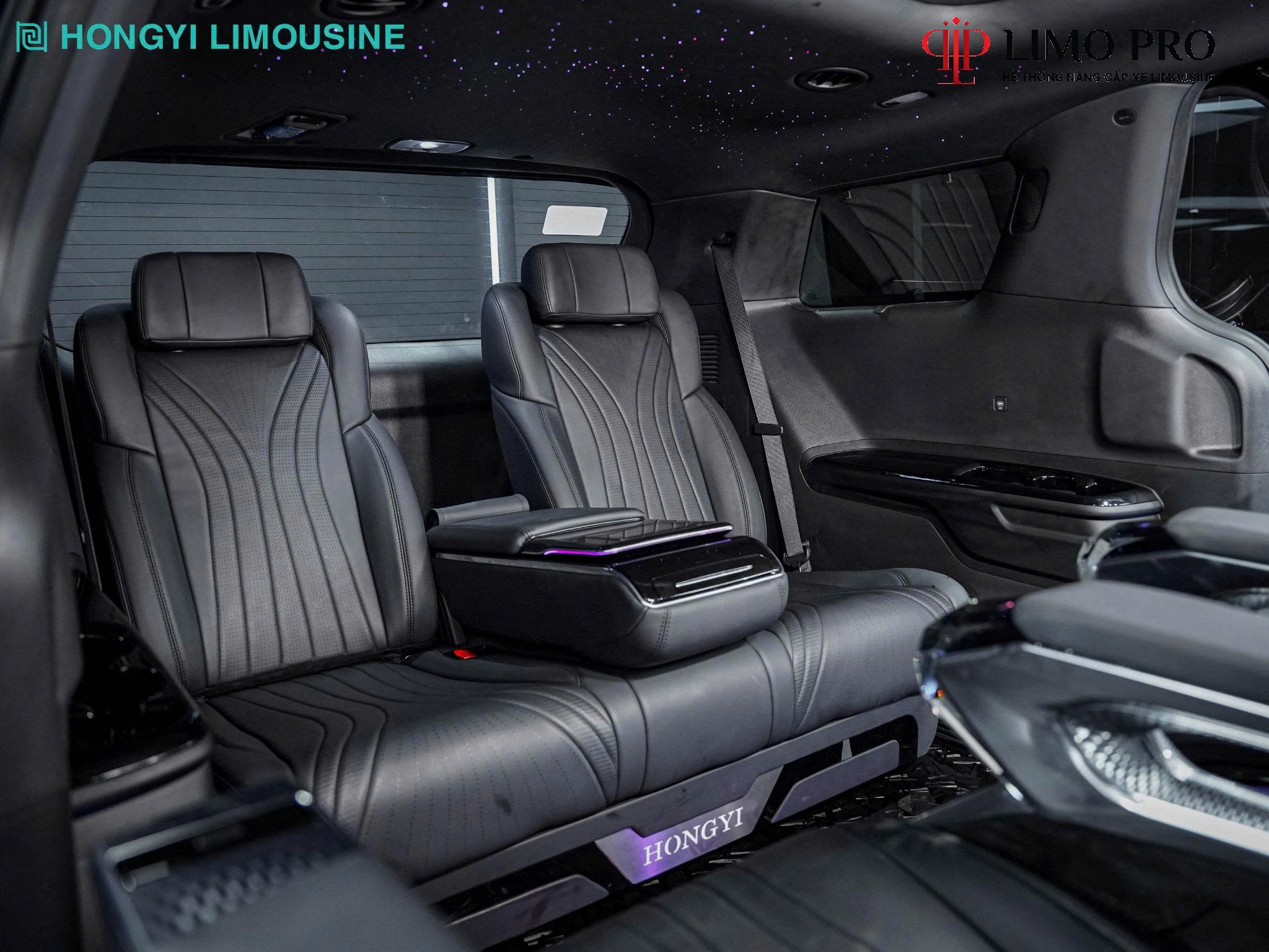 Hình ảnh xe Sofa Bed 4.0 lưng rời – Ghế ngồi linh hoạt, giường nằm êm ái, tất cả chỉ với vài thao tác.