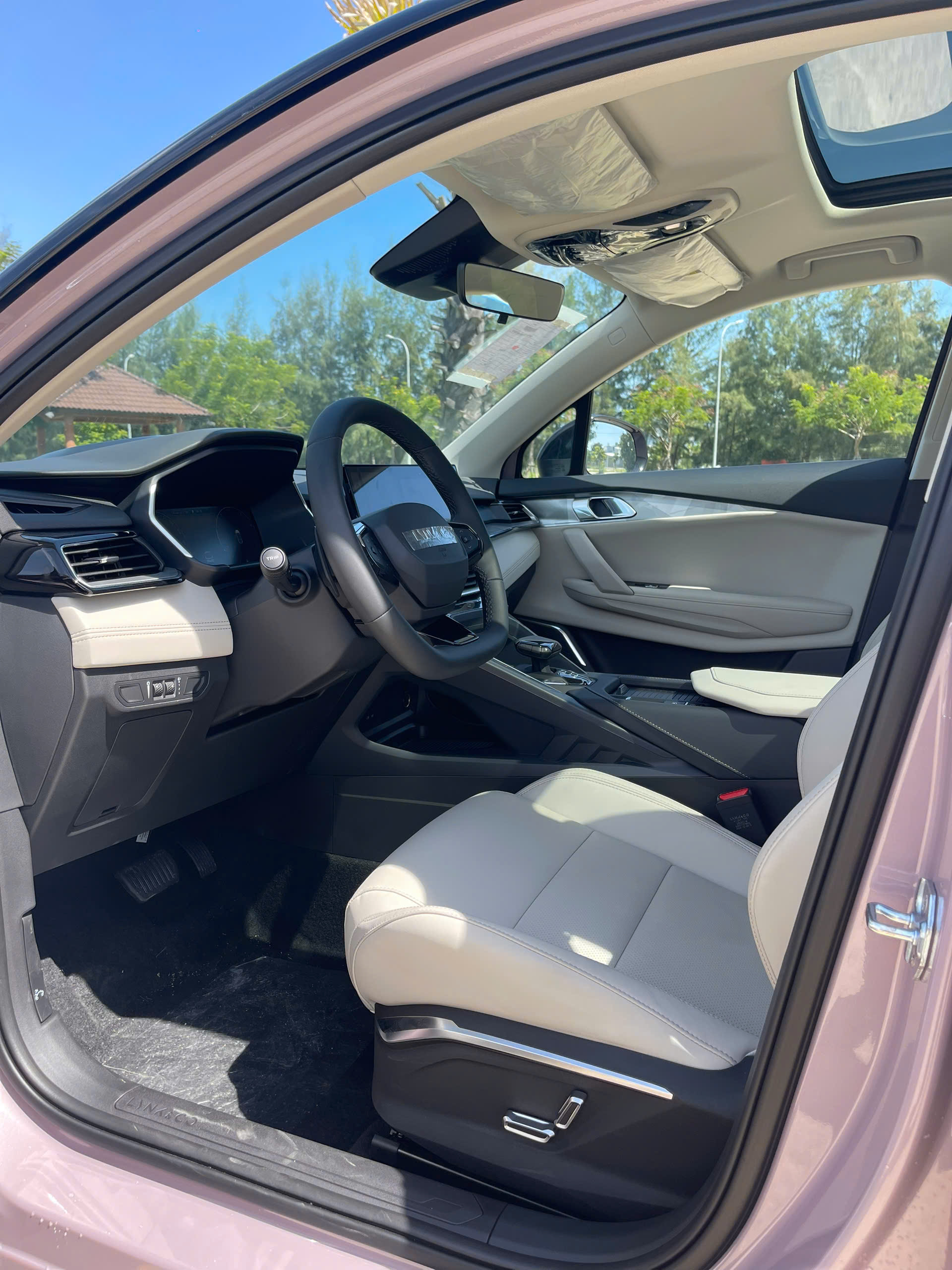 Hình ảnh xe LYNK & CO 06 HYPER PRO - ĐỘNG CƠ 1.5 TURBO VỚI 17 TÍNH NĂNG ADAS