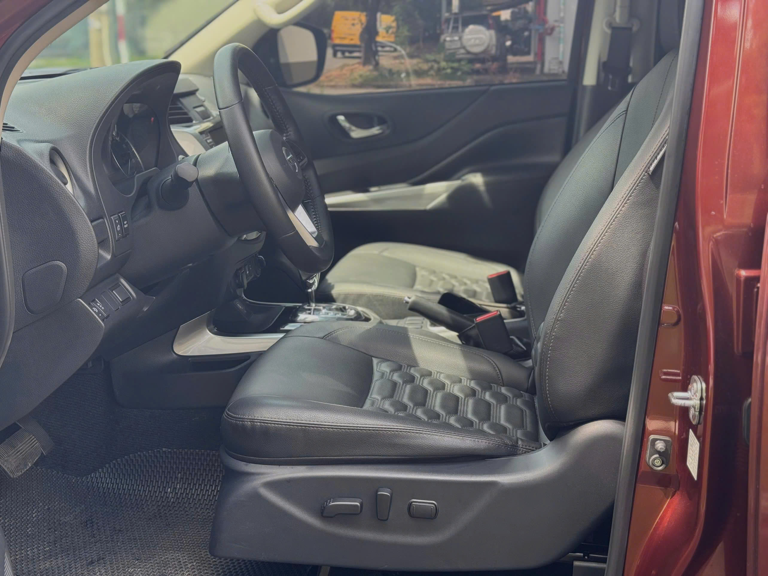 Hình ảnh xe NISSAN NAVARA VL 4x4 ( xe 2 cầu).