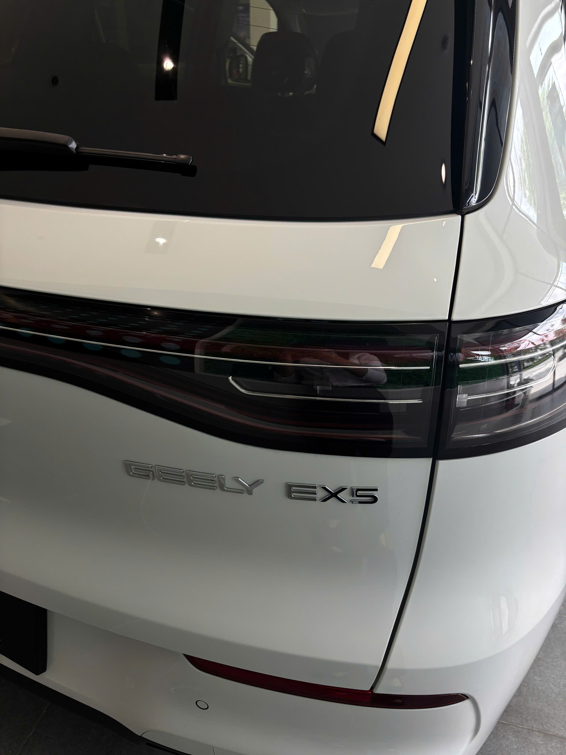 Hình ảnh xe XE ĐIỆN GEELY EX5 MAX NĂM 2025 MÀU TRẮNG