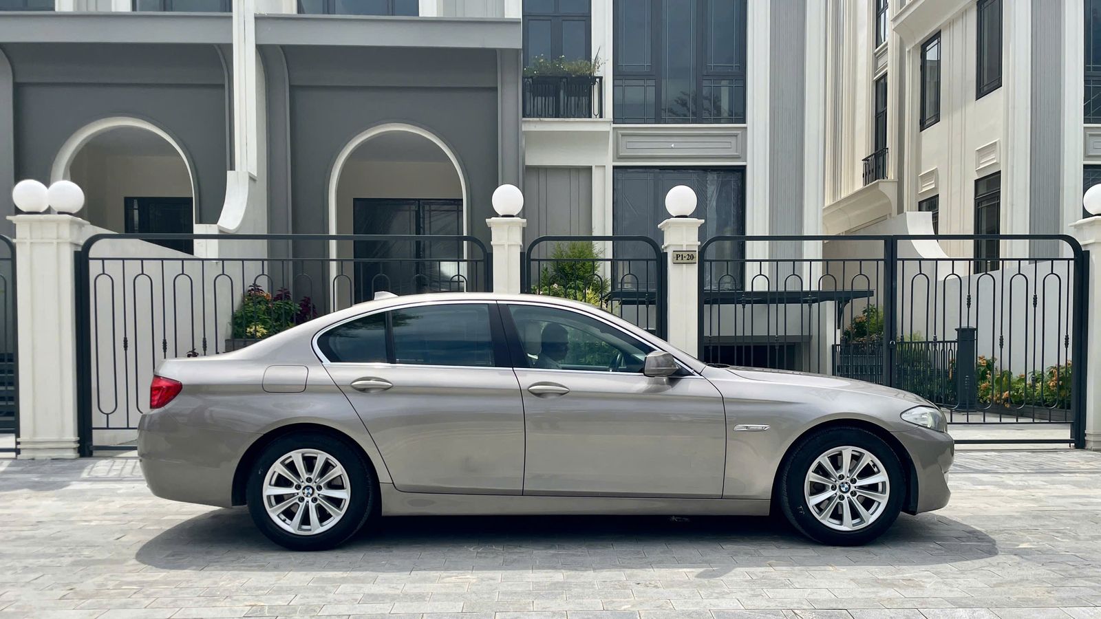 Hình ảnh xe BMW 528i 2011 XÁM - 178000 KM
