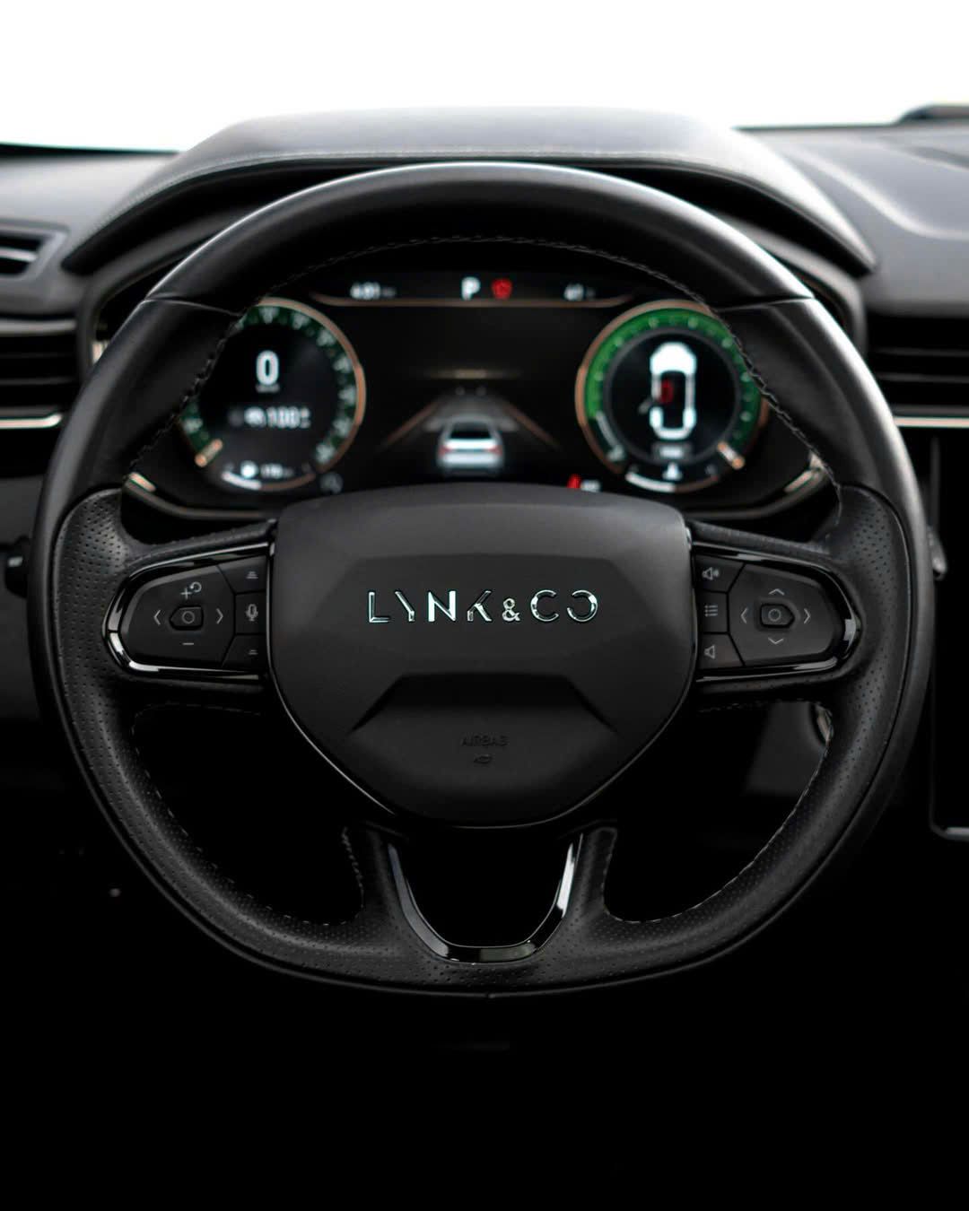 Hình ảnh xe LYNK & CO 01 2025