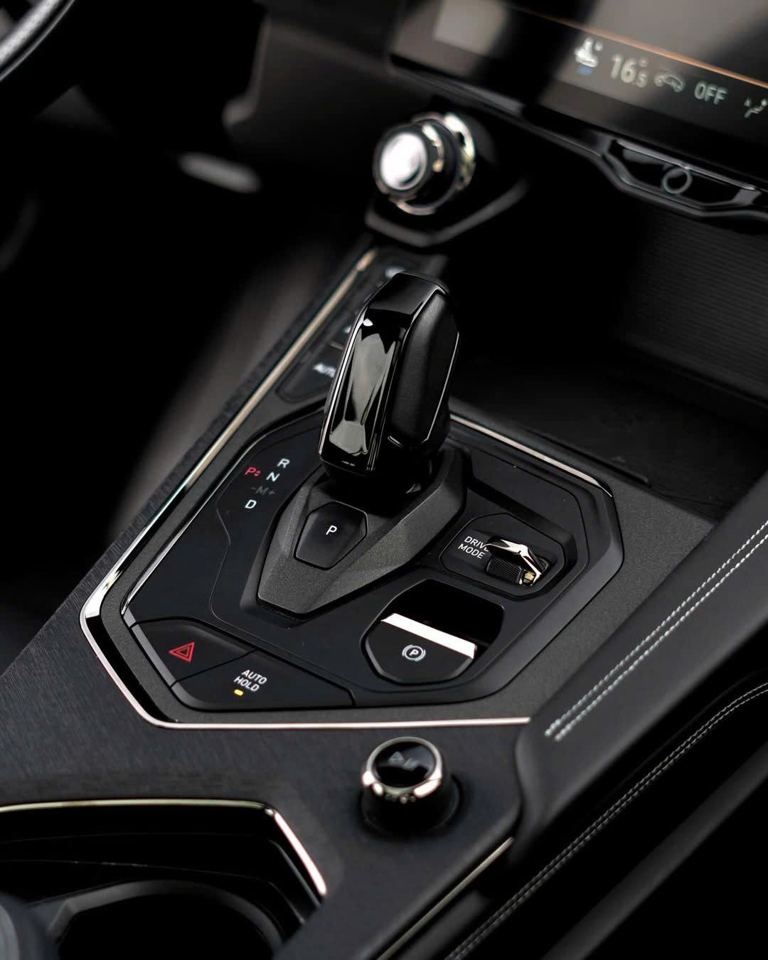 Hình ảnh xe LYNK & CO 01 2025