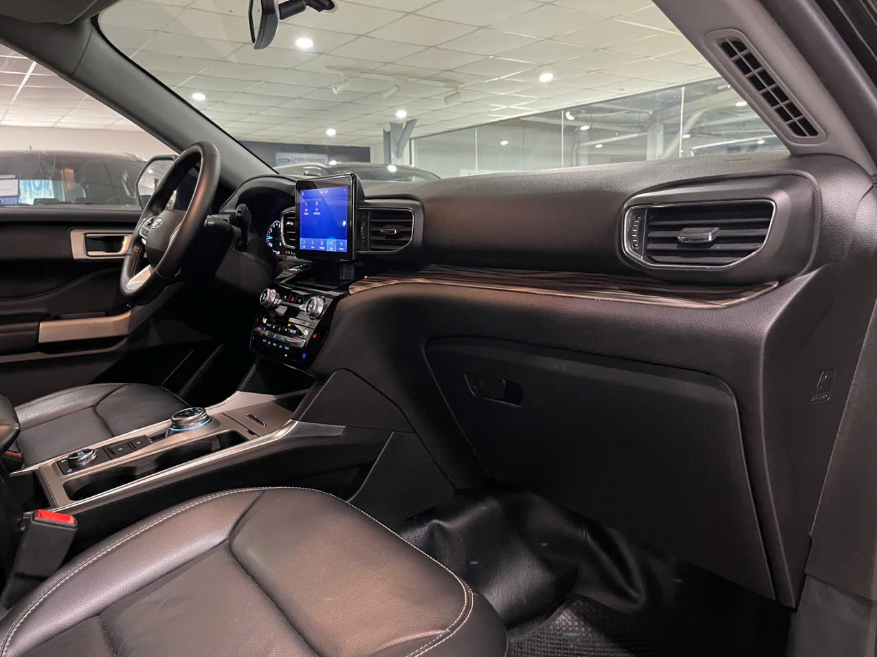 Hình ảnh xe FORD EXPLORER 2021 - 76000 KM