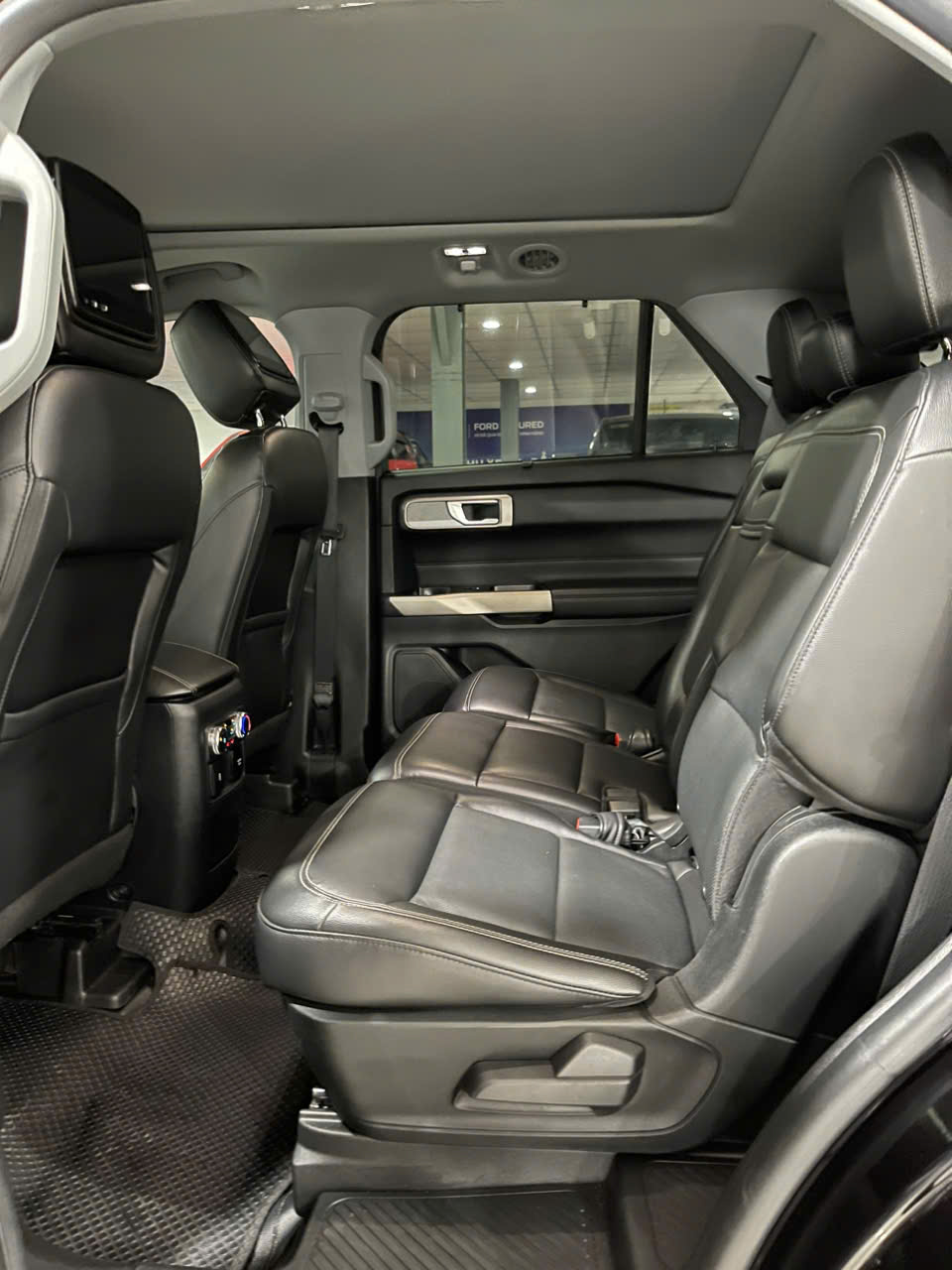 Hình ảnh xe FORD EXPLORER 2021 - 76000 KM