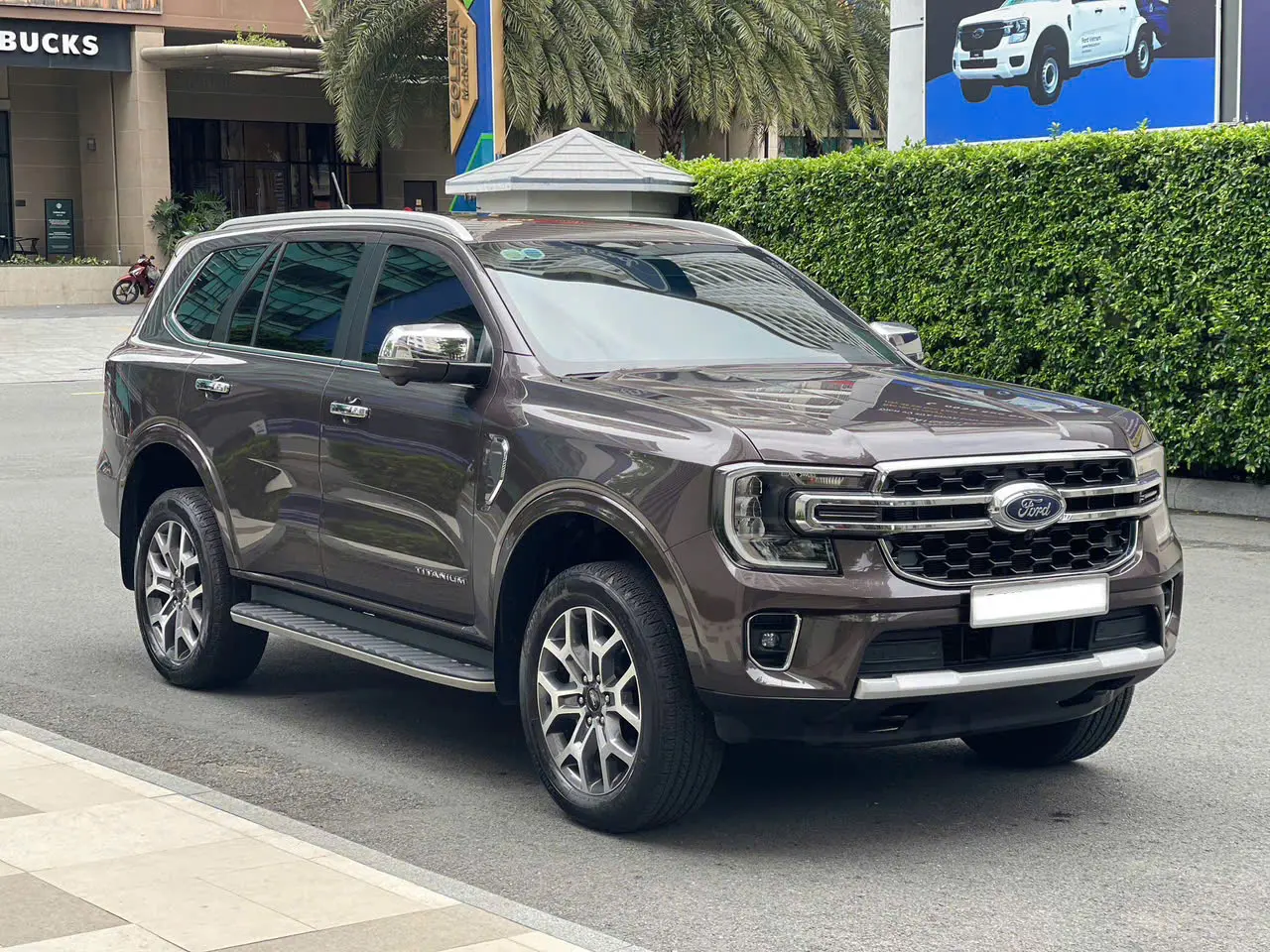 Hình ảnh xe FORD EVEREST TITANIUM 4X2 2024 - 5.600KM