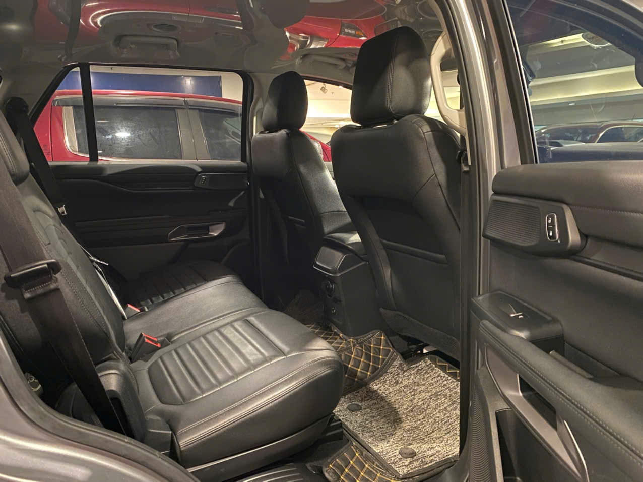 Hình ảnh xe FORD EVEREST SPORT 2023 - 15.800 KM