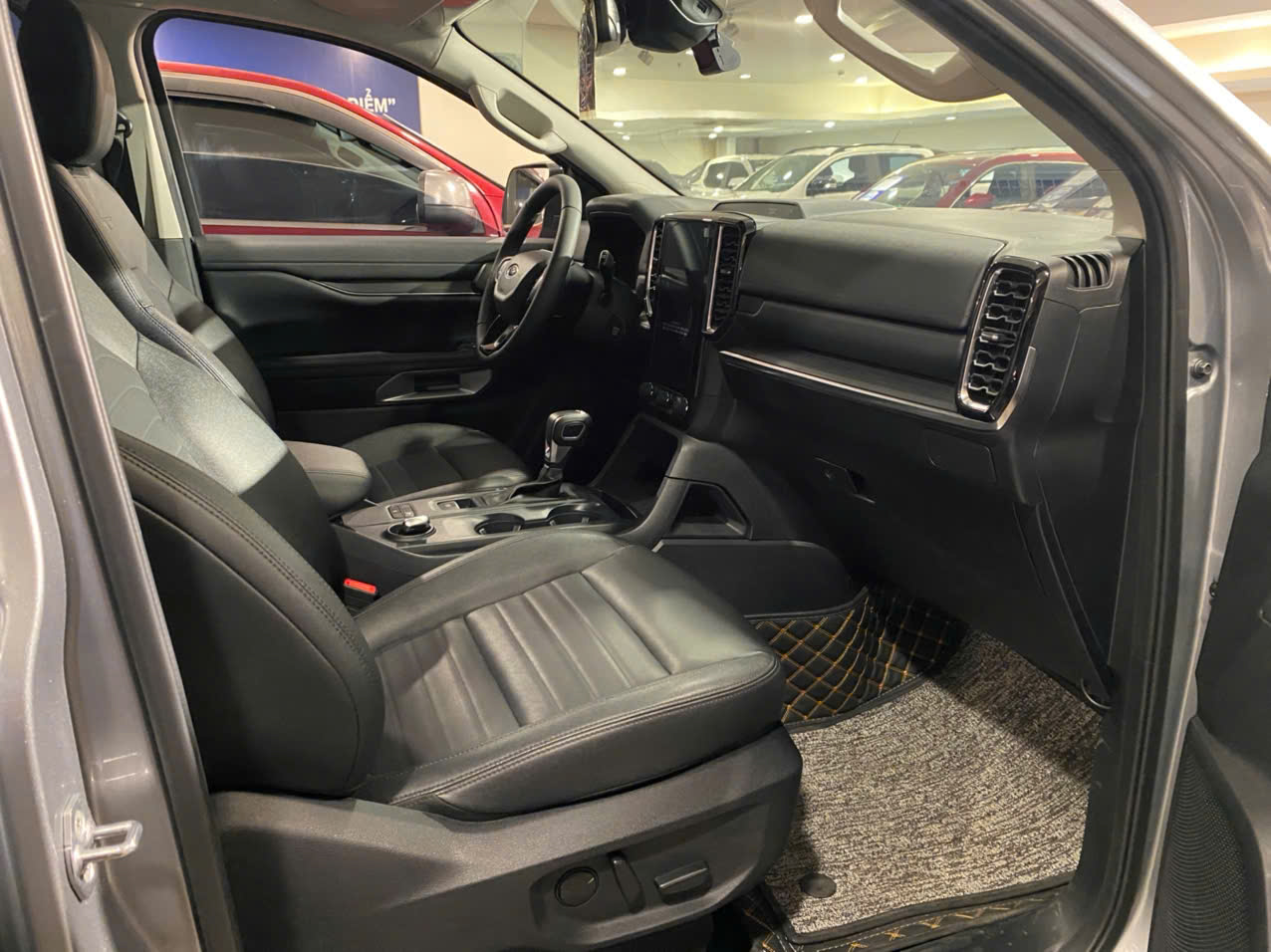 Hình ảnh xe FORD EVEREST SPORT 2023 - 15.800 KM