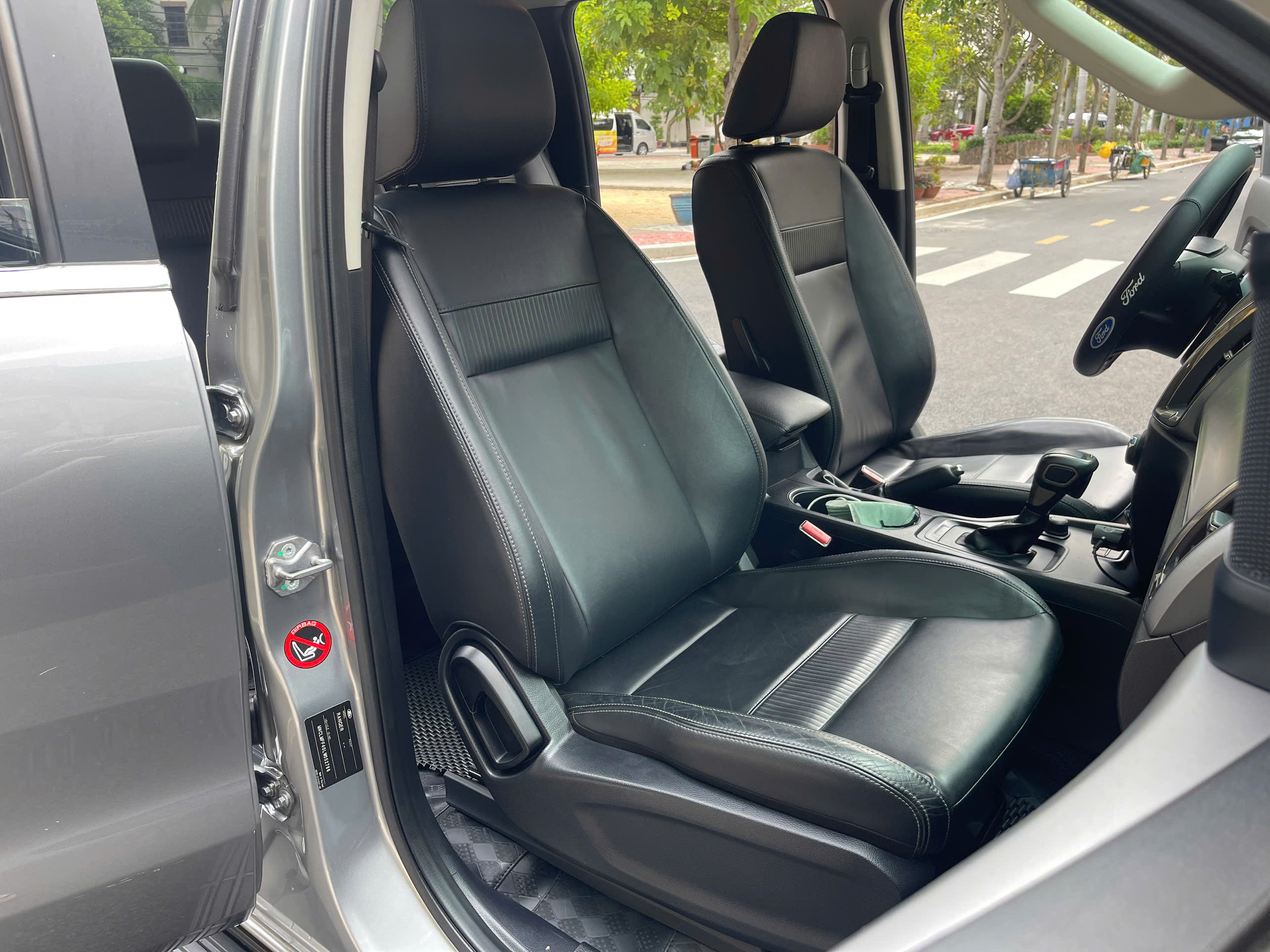 Hình ảnh xe FORD RANGER LIMITED 4X4 2019 - 63.600 KM