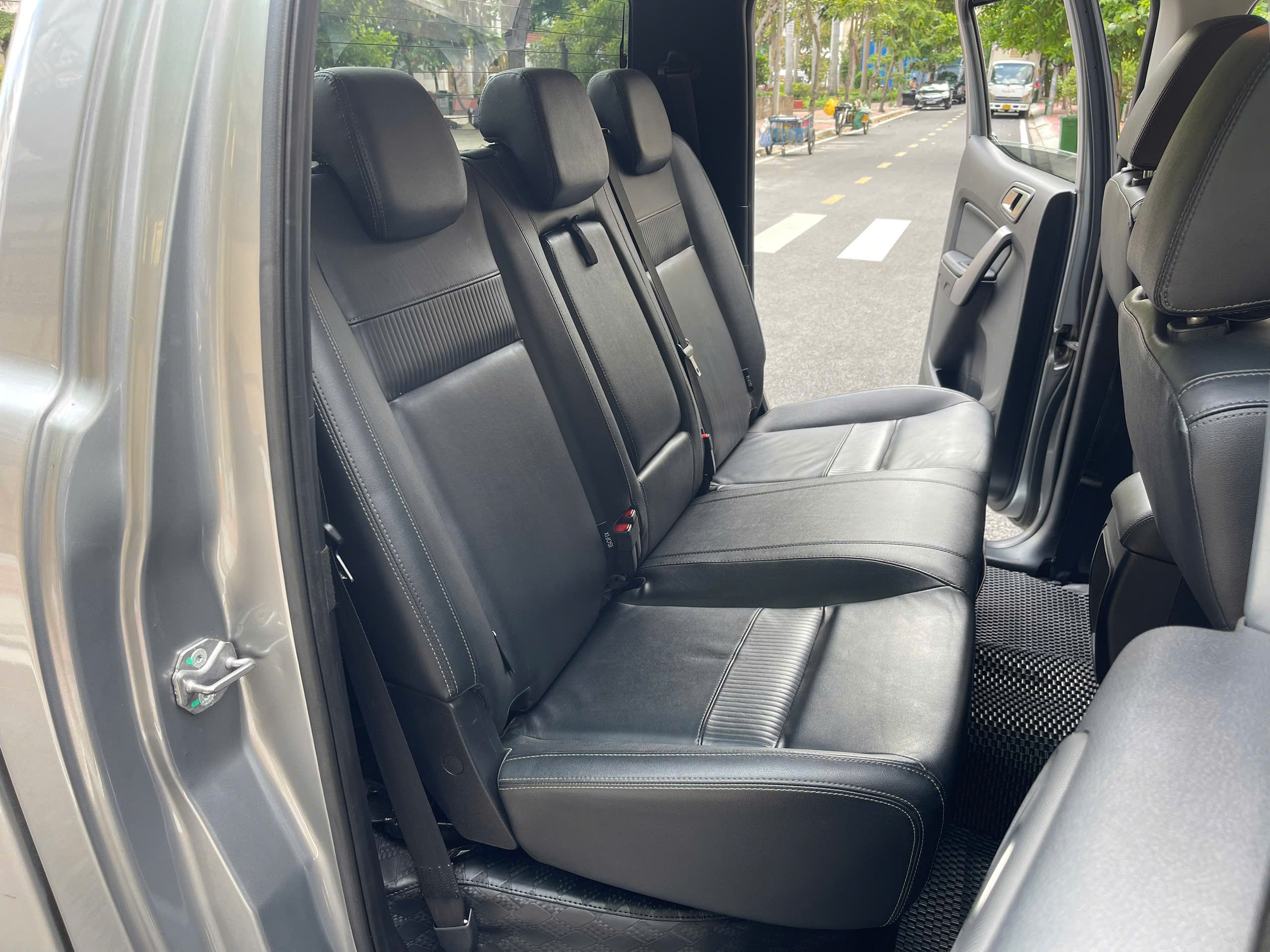 Hình ảnh xe FORD RANGER LIMITED 4X4 2019 - 63.600 KM