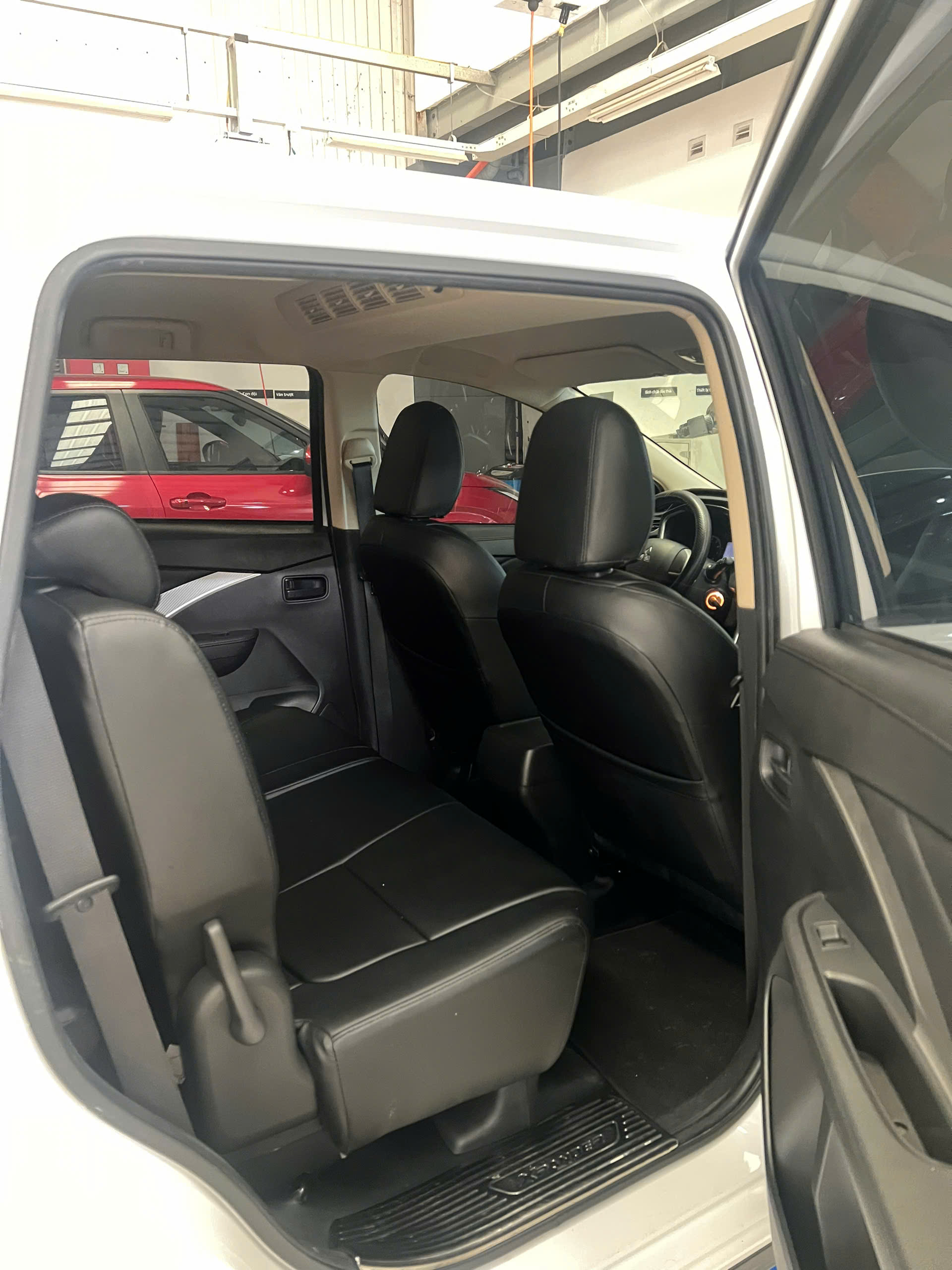 Hình ảnh xe XE LƯỚT - 7 CHỖ SỐ SÀN XPANDER MÀU TRẮNG