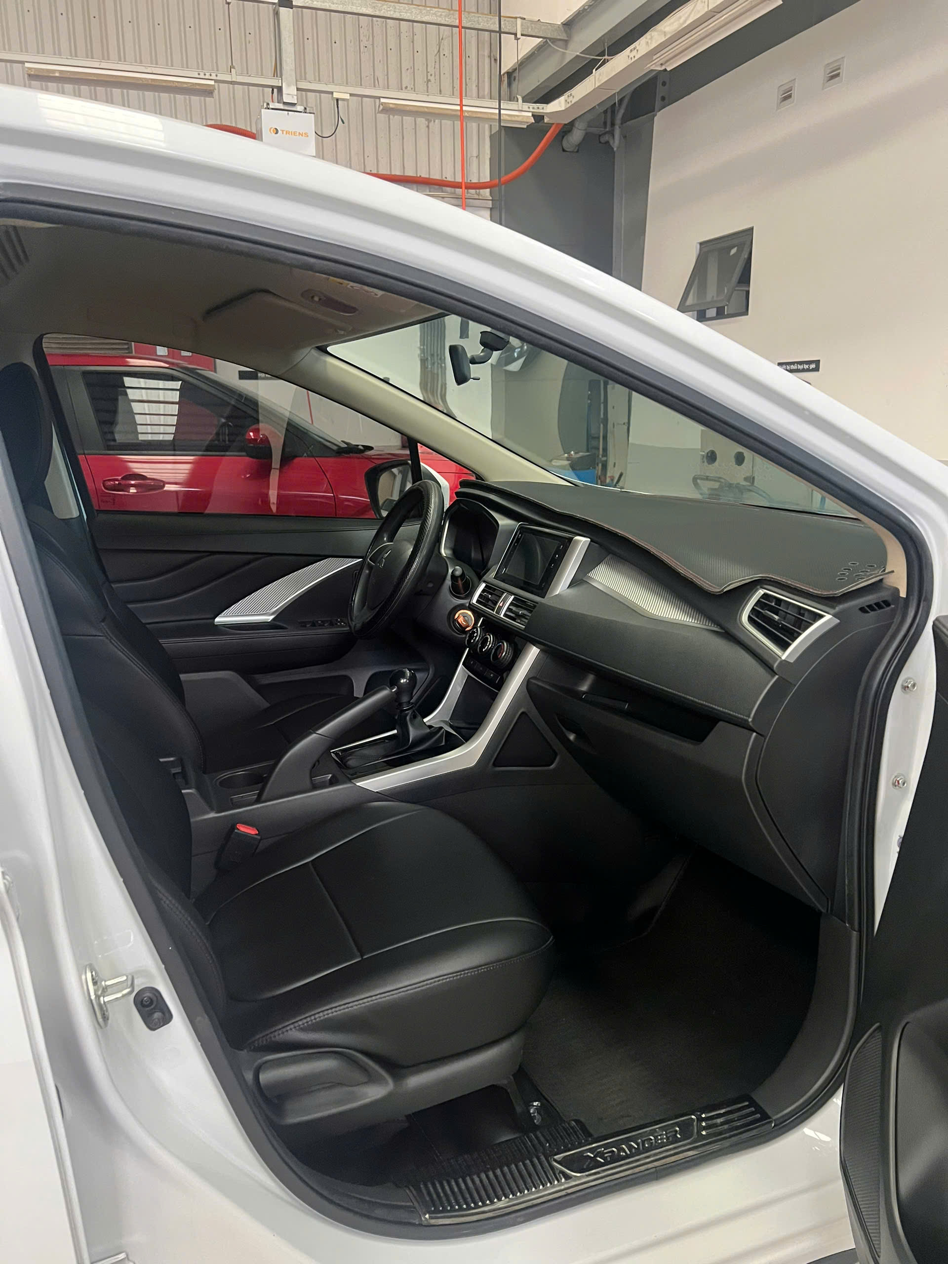 Hình ảnh xe XE LƯỚT - 7 CHỖ SỐ SÀN XPANDER MÀU TRẮNG