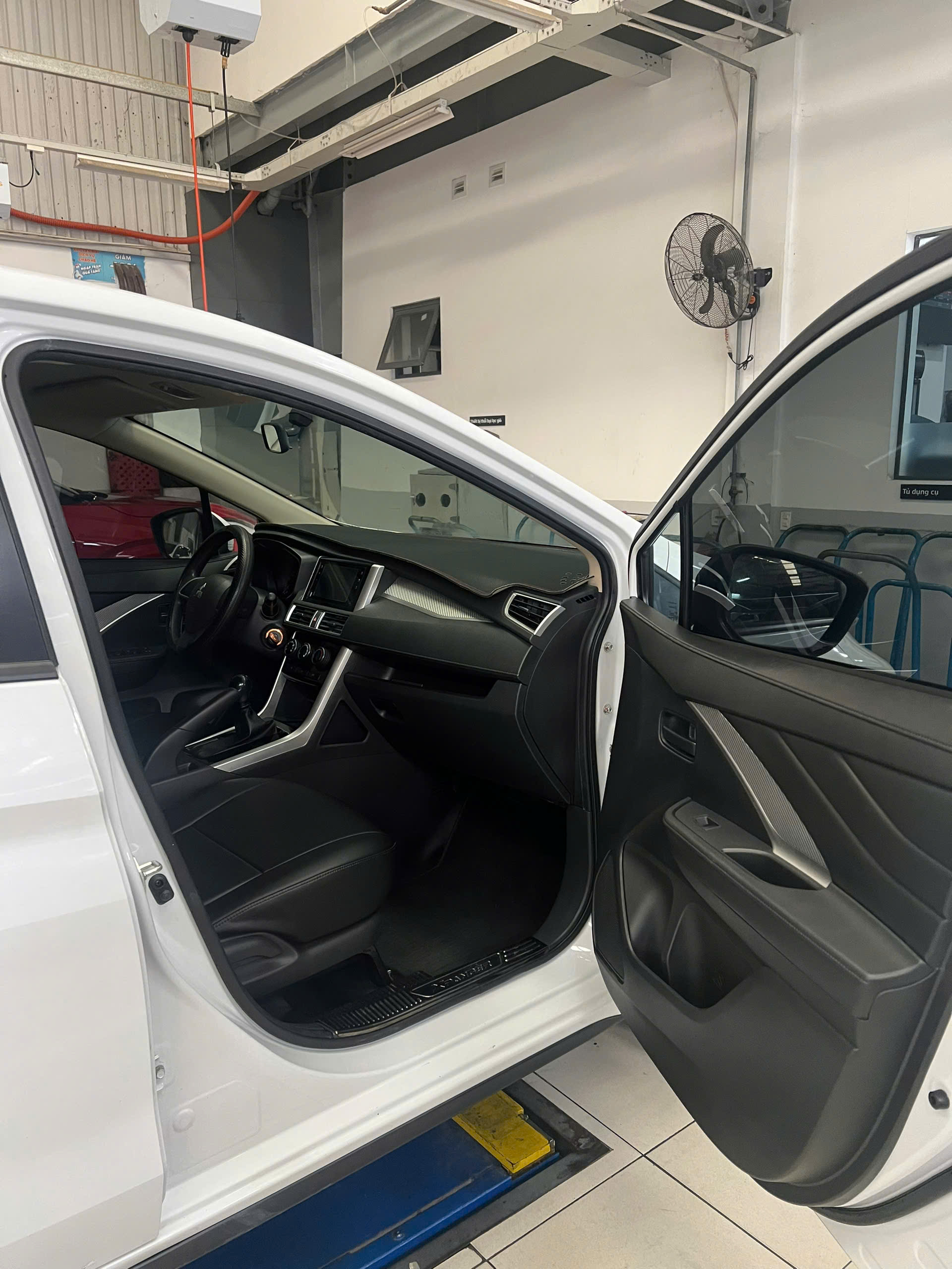 Hình ảnh xe XE LƯỚT - 7 CHỖ SỐ SÀN XPANDER MÀU TRẮNG