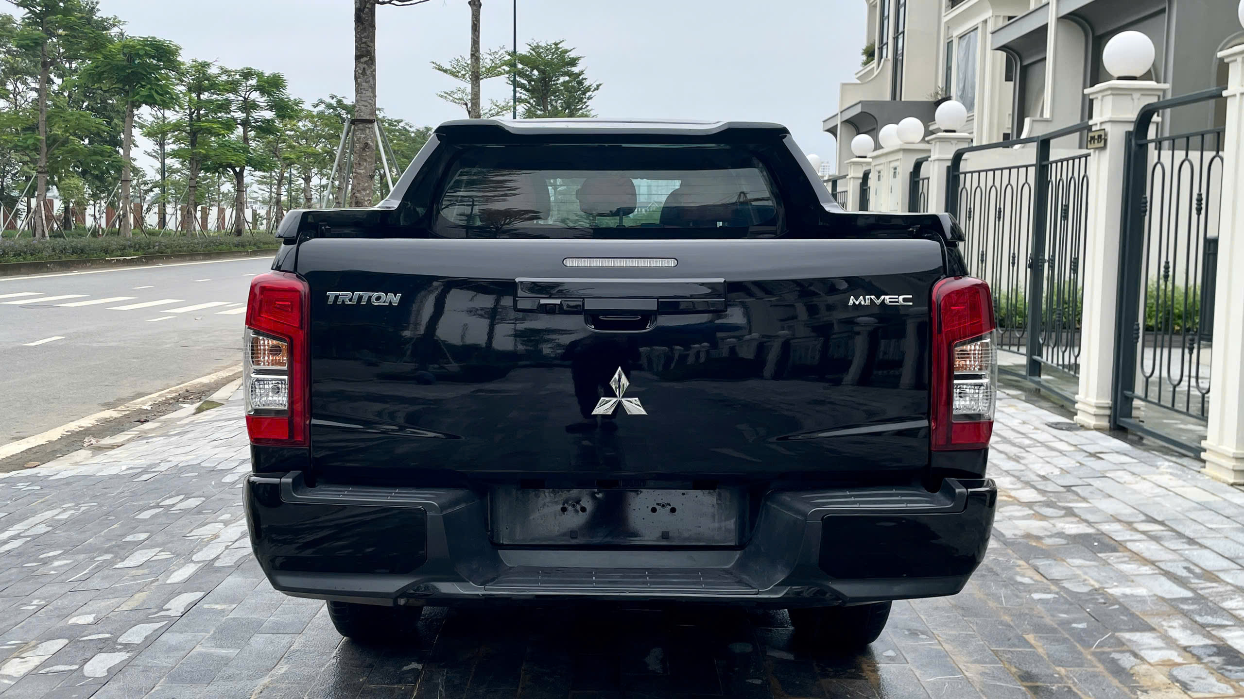 Hình ảnh xe MITSUBISHI TRITON 2022 ĐEN - 71000 KM
