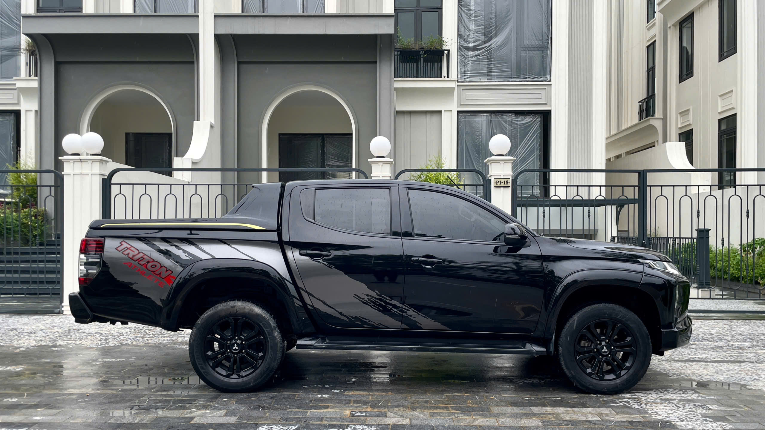 Hình ảnh xe MITSUBISHI TRITON 2022 ĐEN - 71000 KM