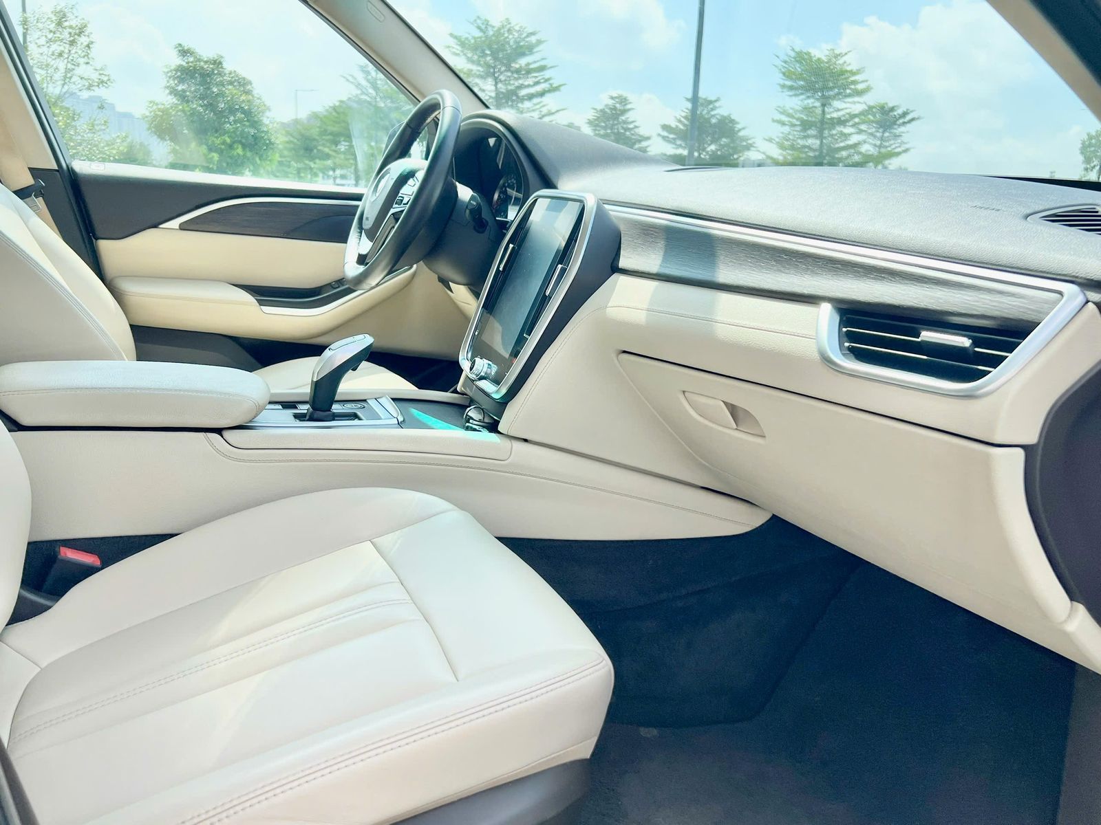 Hình ảnh xe Lux SA premium 2020