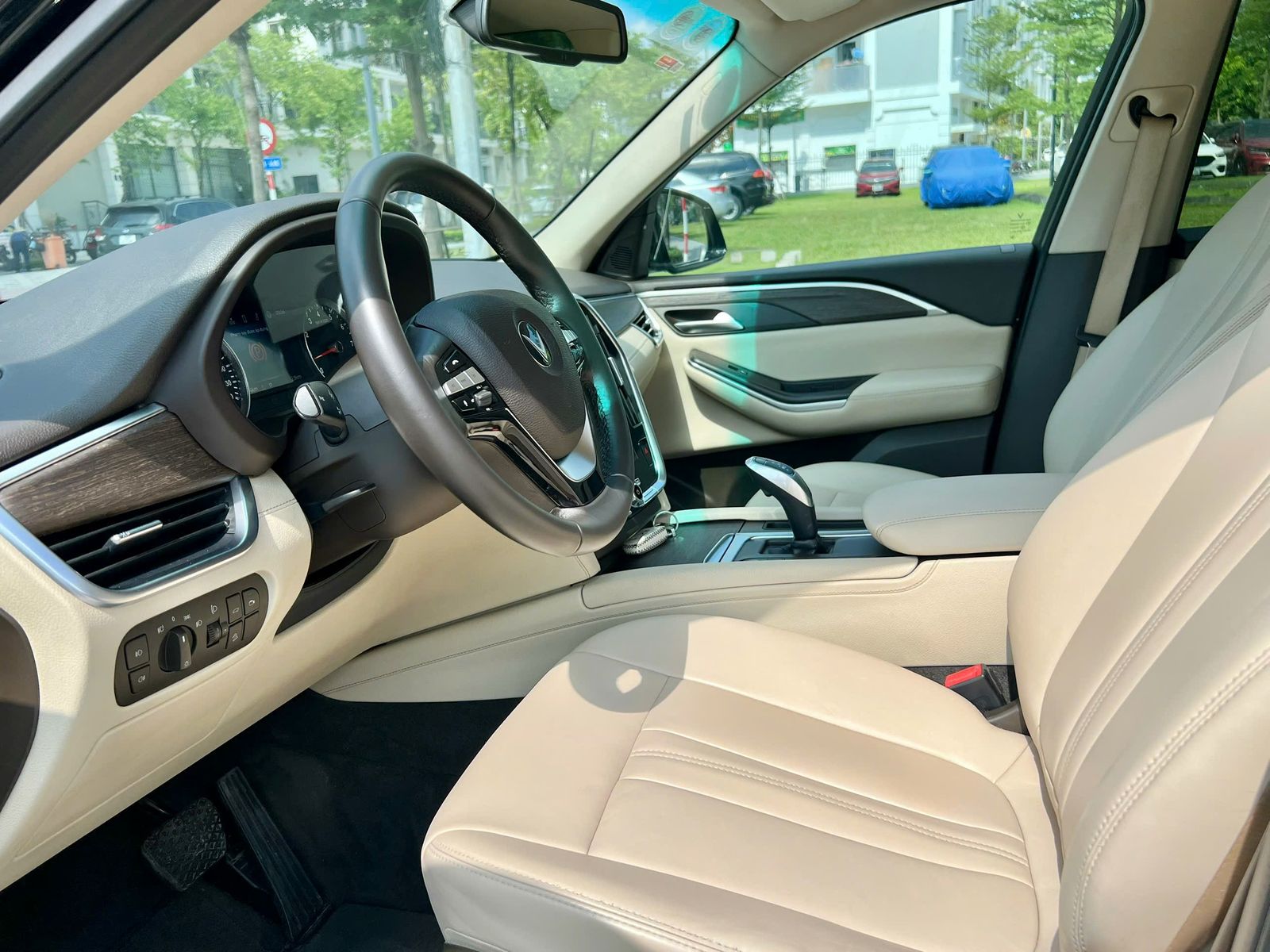 Hình ảnh xe Lux SA premium 2020