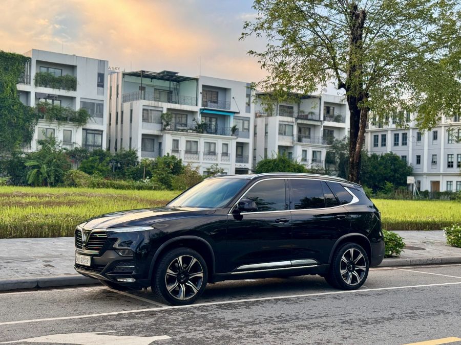 Hình ảnh xe Lux Sa premium 2020 đen - nt da bò.