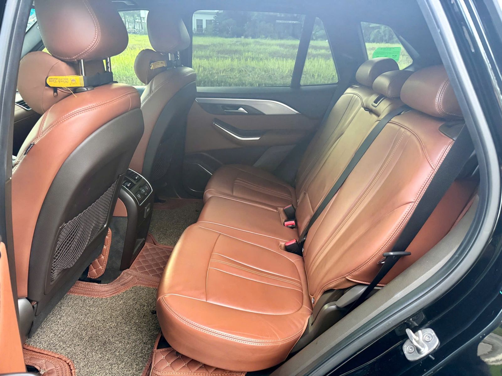 Hình ảnh xe Lux Sa premium 2020 đen - nt da bò.