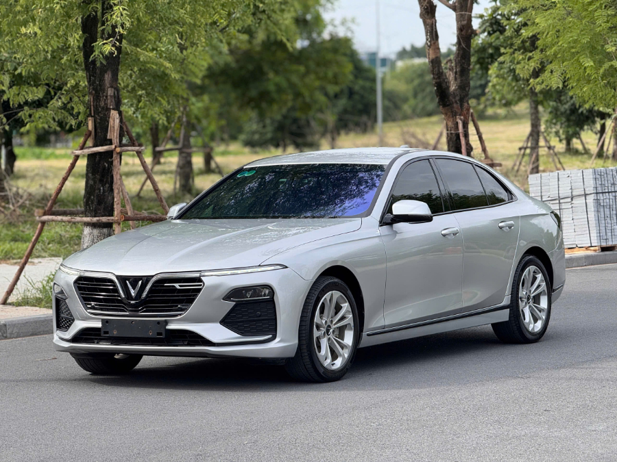 Hình ảnh xe Lux A Base 2021 đi 2,3 vạn cực mới