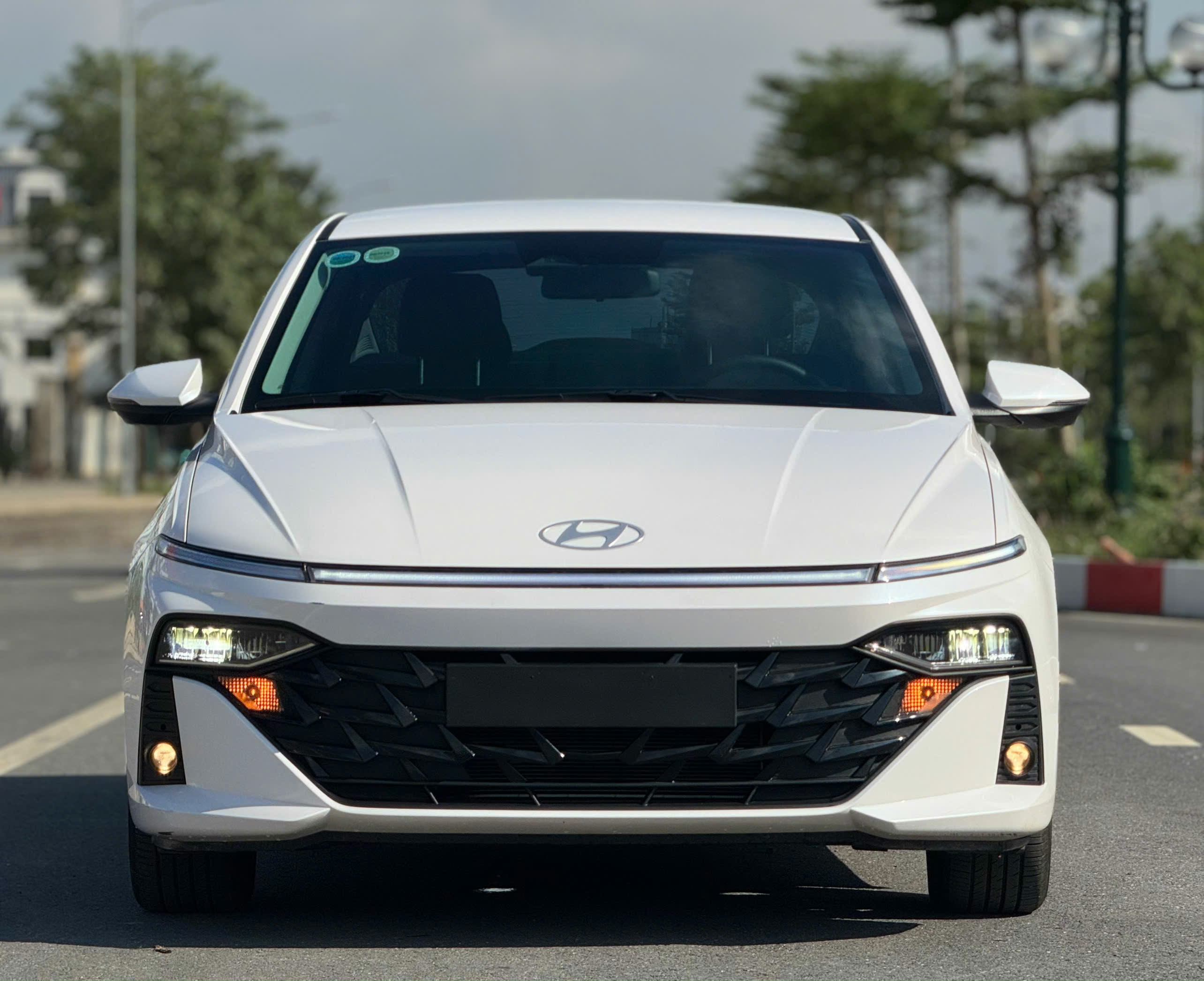 Hình ảnh xe Hyundai Accent 1.5AT Cao Cấp Form Mới 2024, Trắng