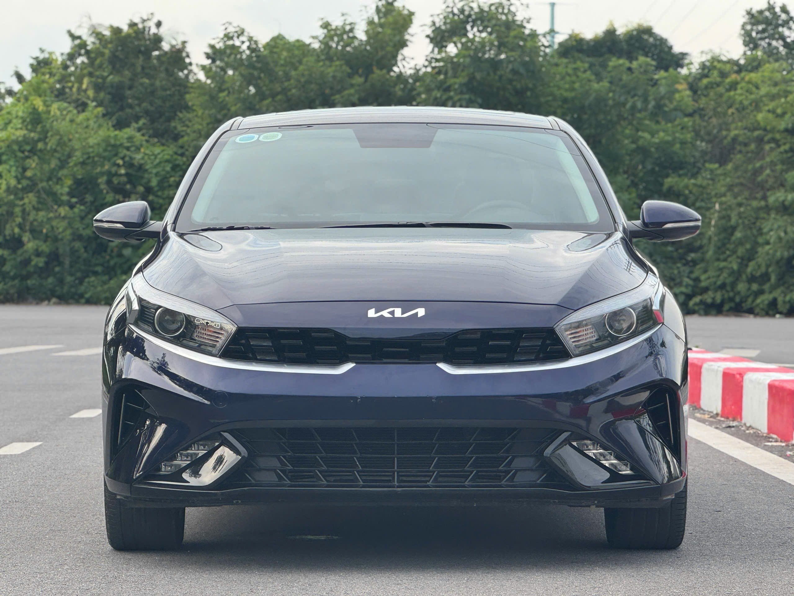 Hình ảnh xe Kia K3 1.6AT Luxury 2024 xanh đen