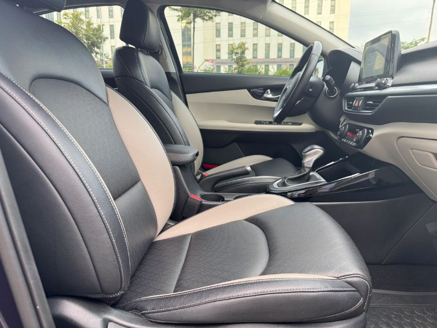 Hình ảnh xe Kia K3 1.6AT Luxury 2024 xanh đen