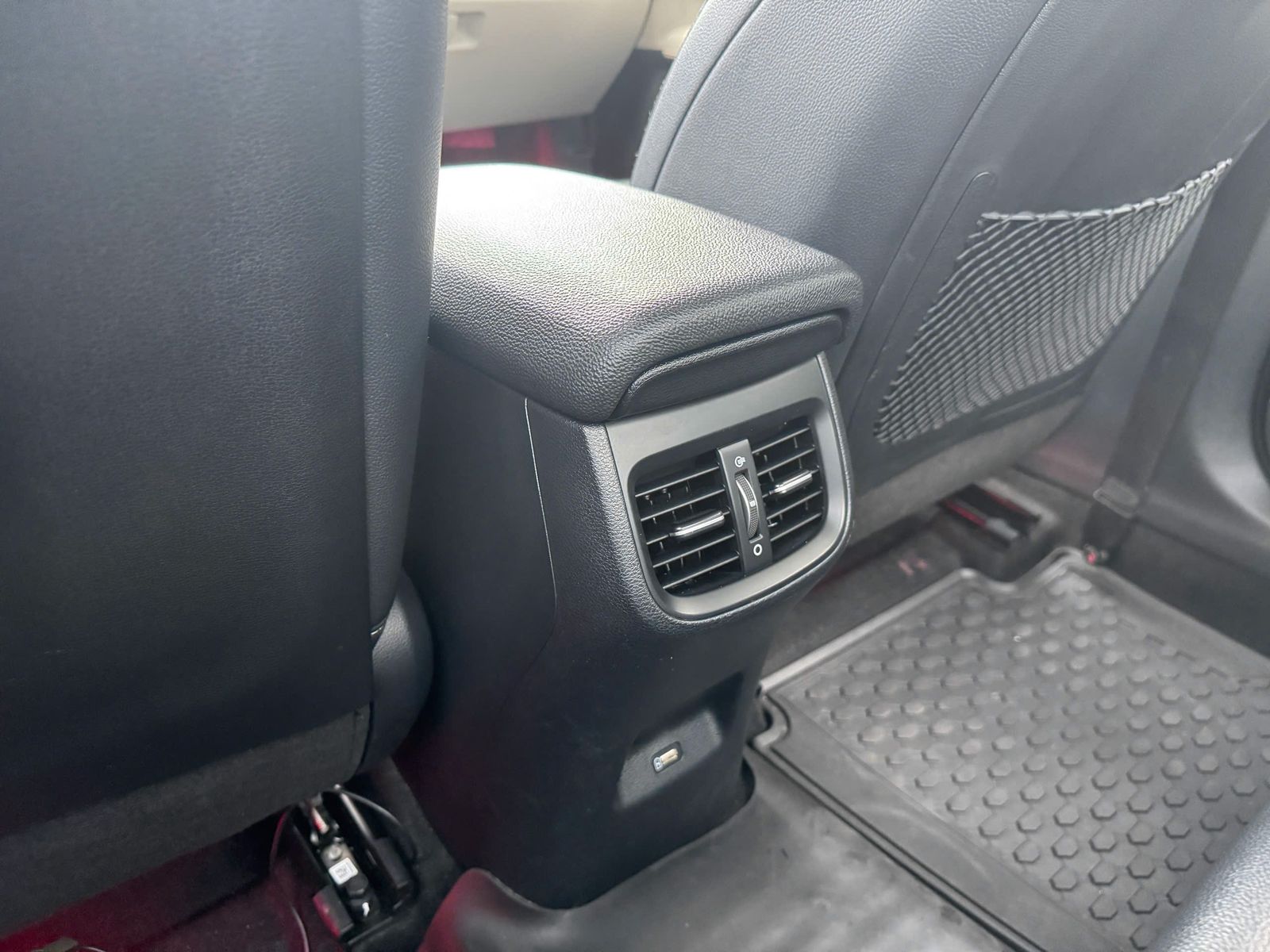 Hình ảnh xe Kia K3 1.6AT Luxury 2024 xanh đen