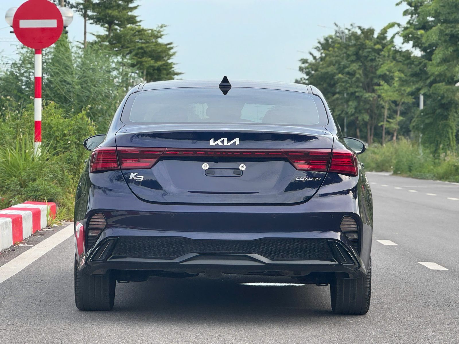 Hình ảnh xe Kia K3 1.6AT Luxury 2024 xanh đen
