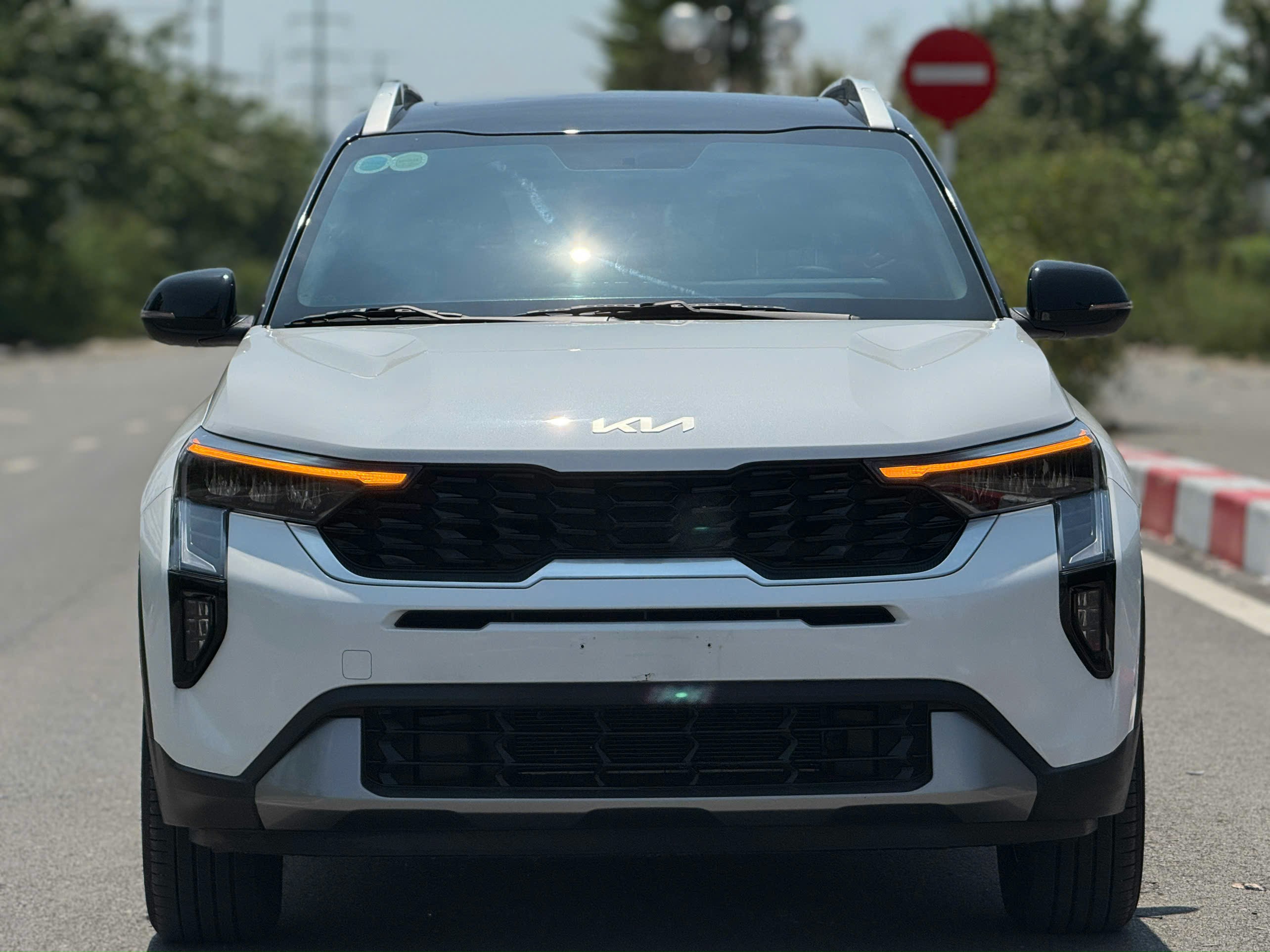 Hình ảnh xe KIA Sonet 1.5AT Premium 2024 trắng