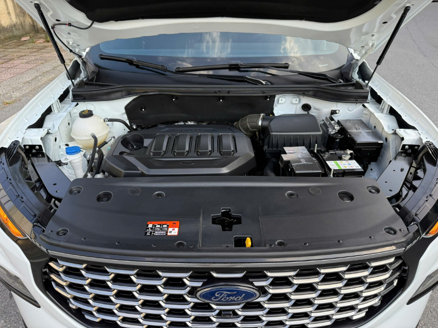 Hình ảnh xe Territory Titanium X sản xuất 2024 odo 7000km