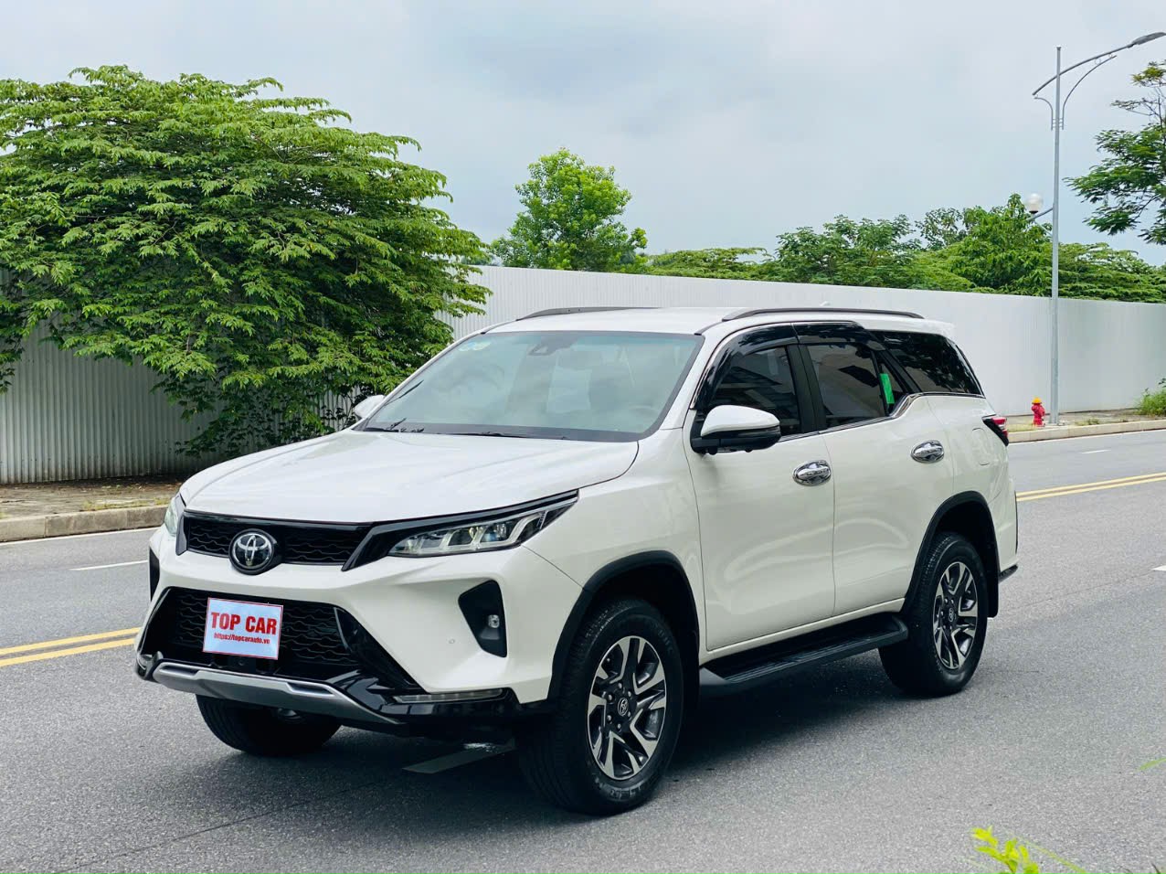 Hình ảnh xe TOYOTA FORTUNER LEGENDER 2.8 AT 2021 - 70.000KM