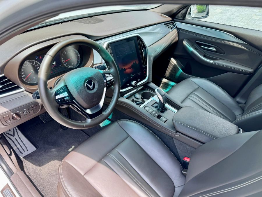Hình ảnh xe Lux a Full 2019 đi 5,6 vạn