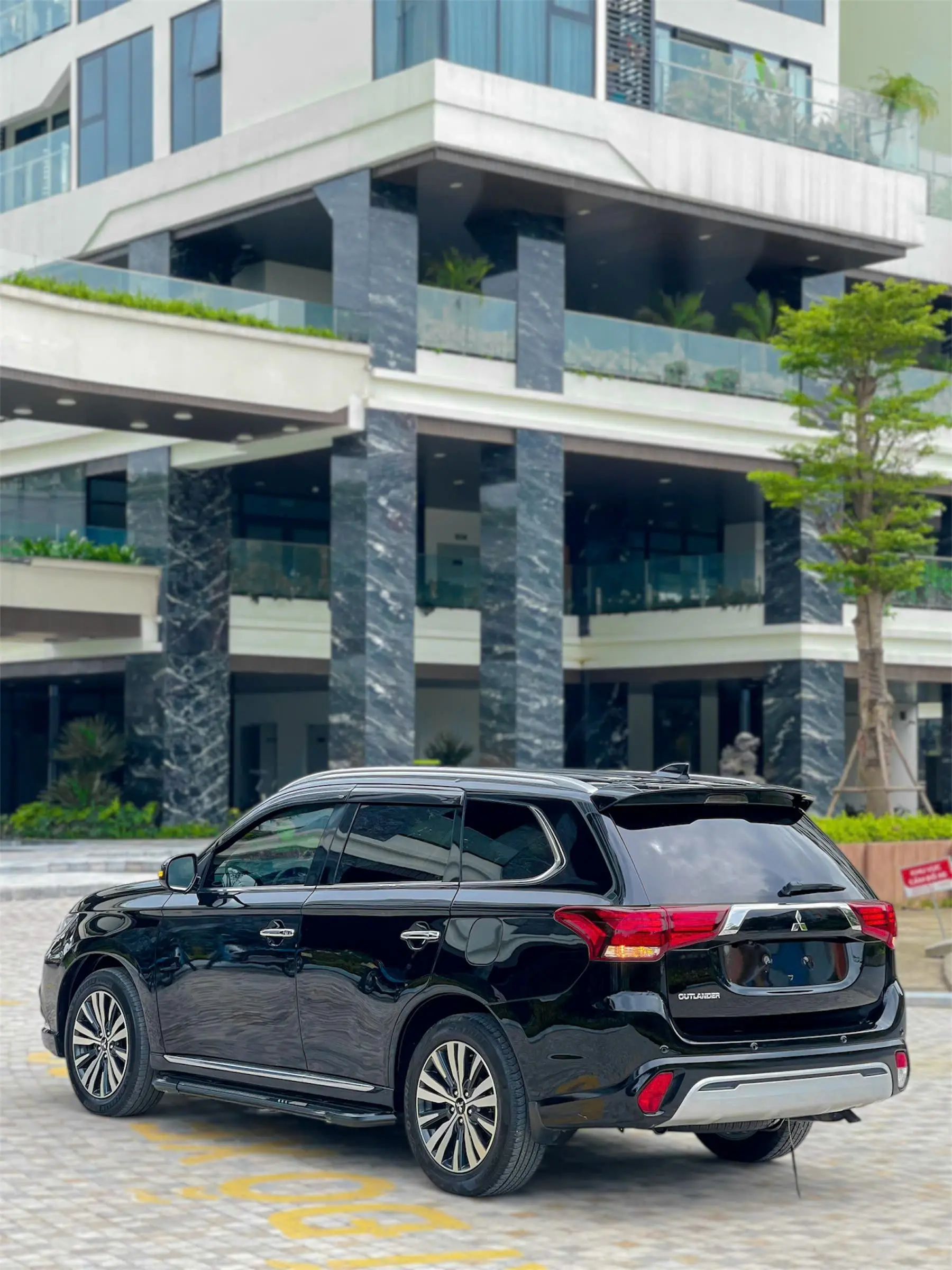 Hình ảnh xe MITSUBISHI OUTLANDER 2022 CVT- 65.000KM