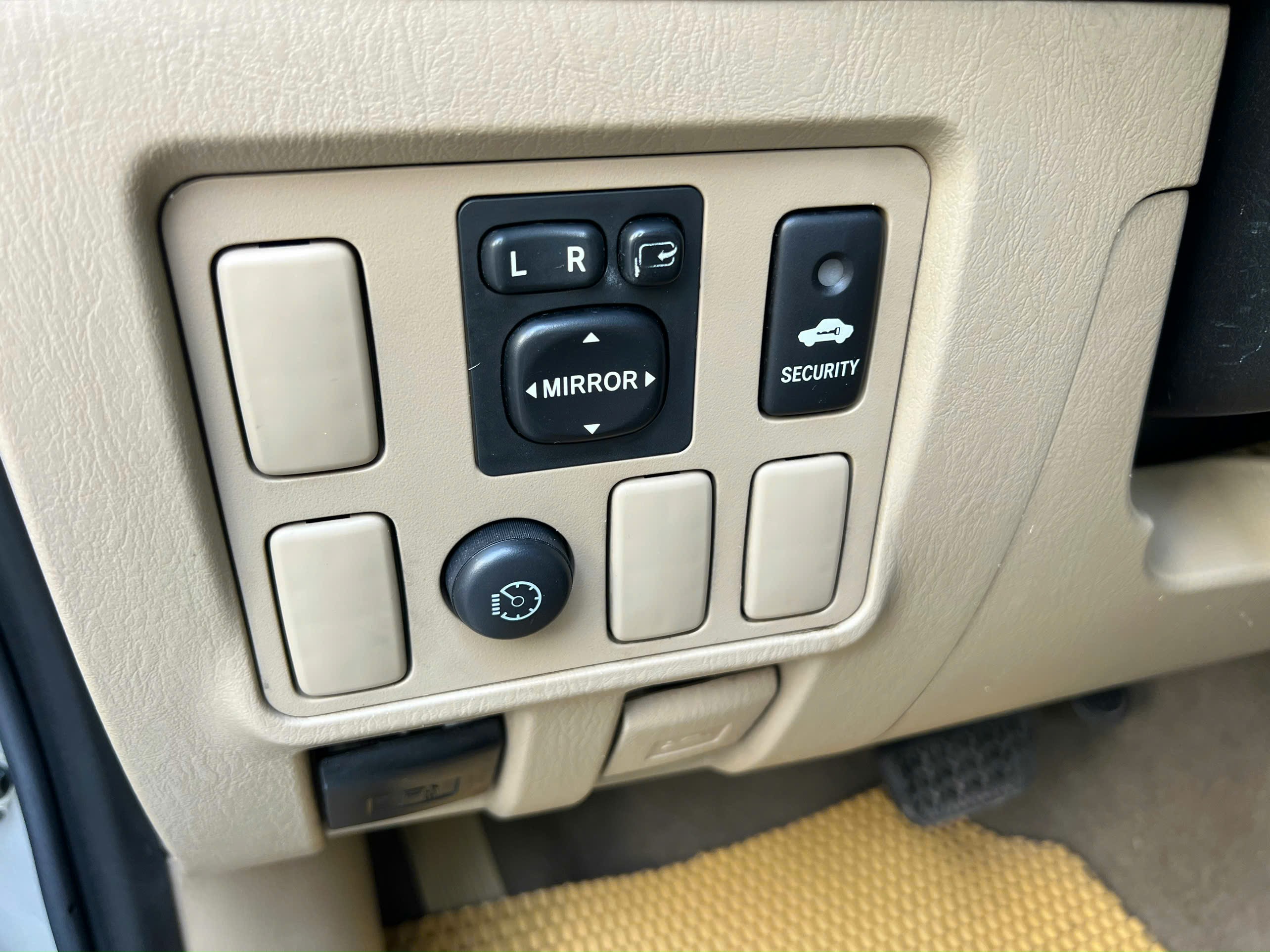 Hình ảnh xe Toyota Fortuner 2.7V sx 2015 đk 2016 biển HN